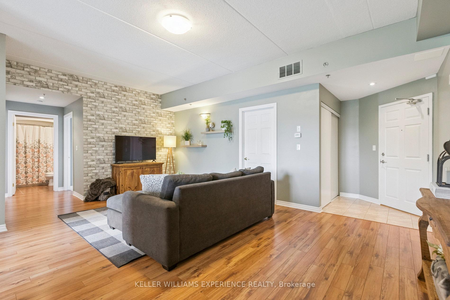 Photo 5 of Unit 301, 308 Watson Parkway N, Guelph, Grange Road — HOMEH