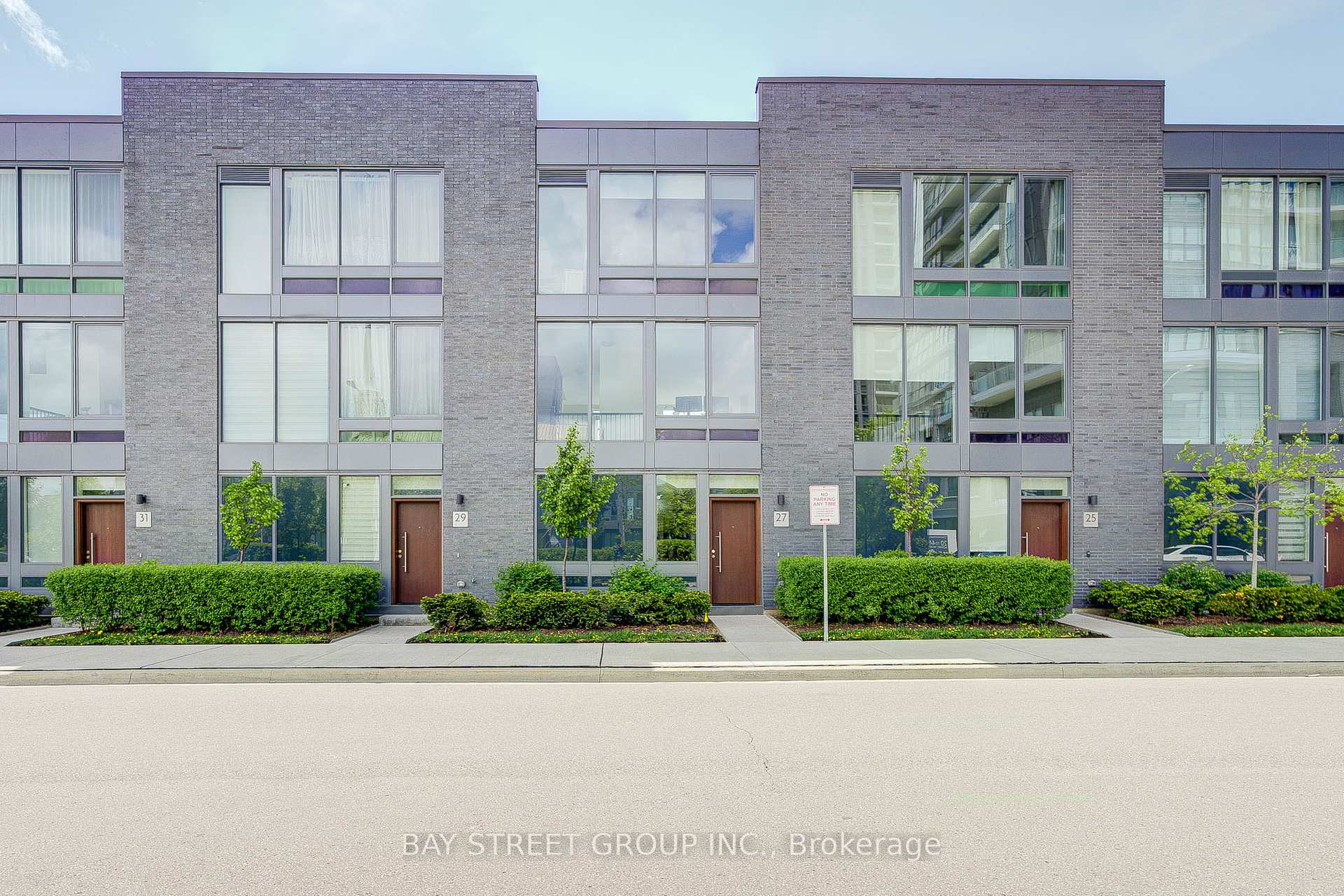 Photo 1 of 27 Sonic Way, Toronto, Flemingdon Park — HOMEH