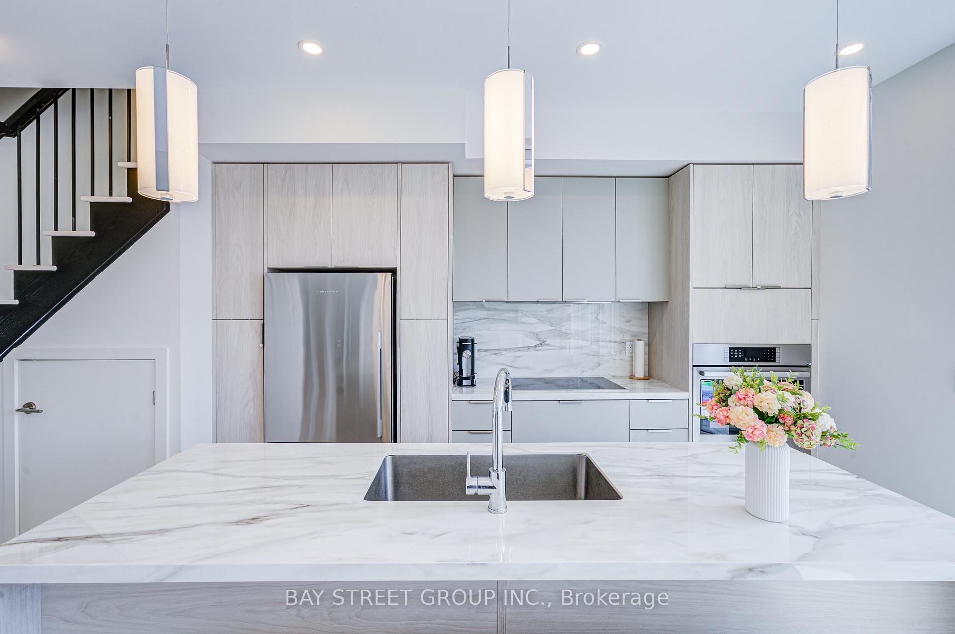 Photo 6 of 27 Sonic Way, Toronto, Flemingdon Park — HOMEH