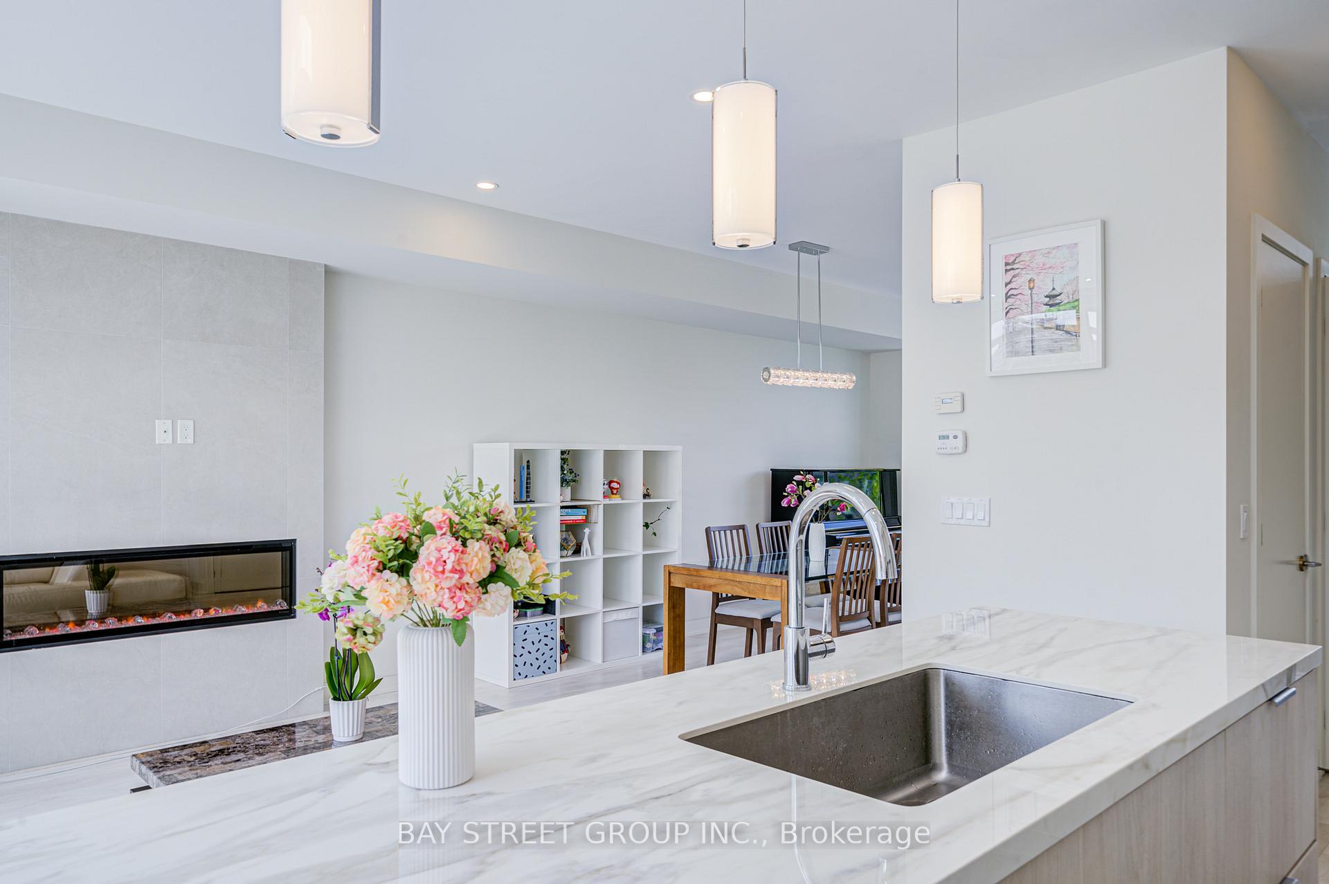 Photo 8 of 27 Sonic Way, Toronto, Flemingdon Park — HOMEH