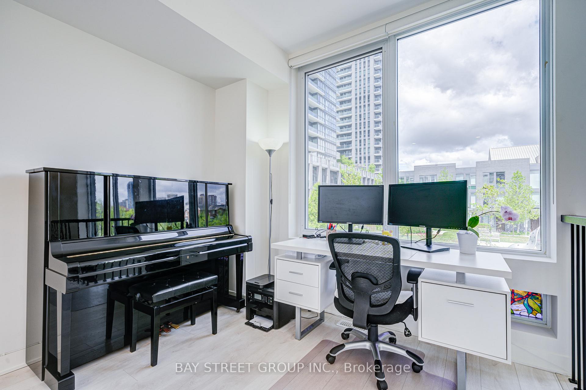 Photo 12 of 27 Sonic Way, Toronto, Flemingdon Park — HOMEH