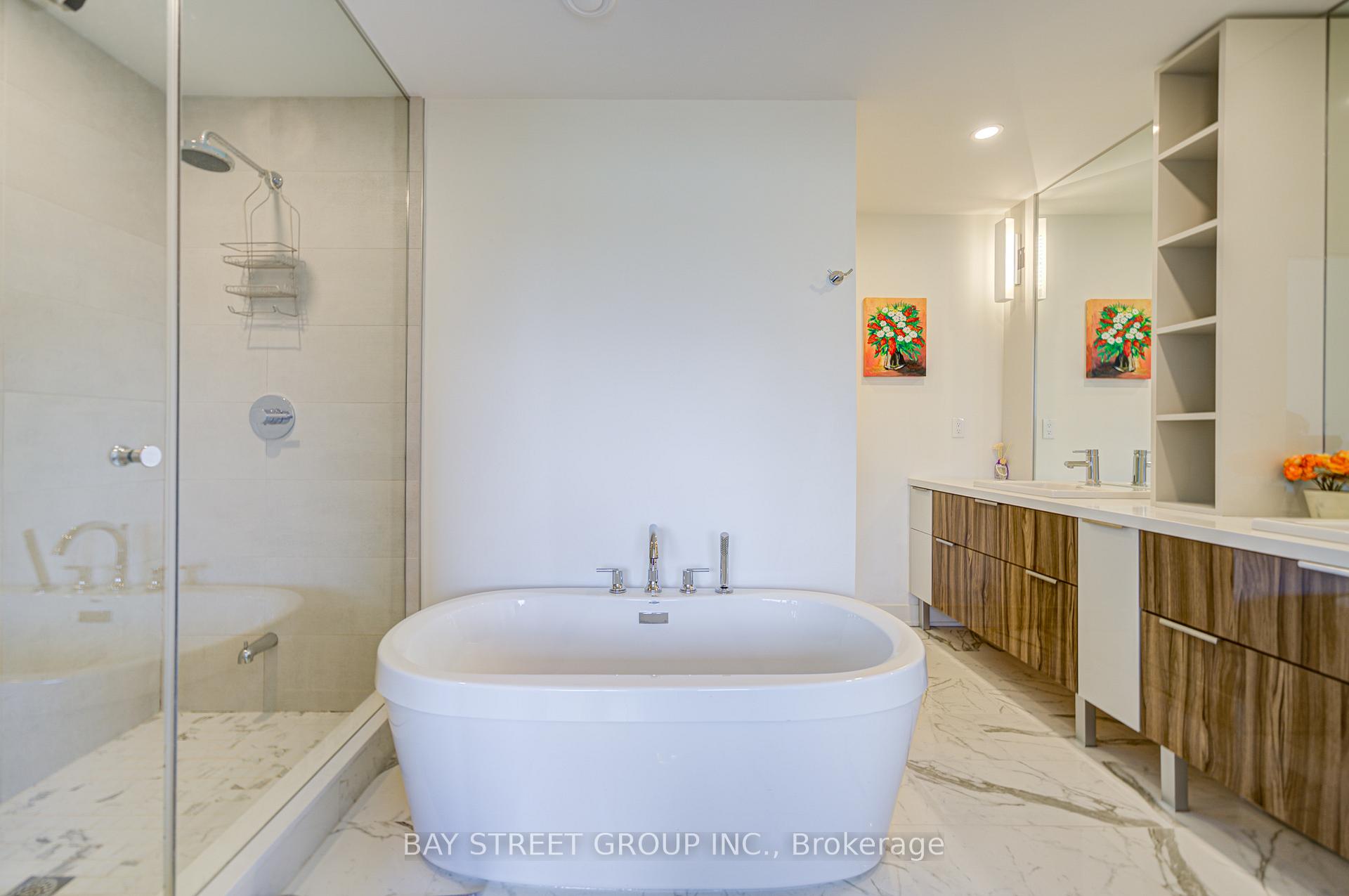 Photo 19 of 27 Sonic Way, Toronto, Flemingdon Park — HOMEH
