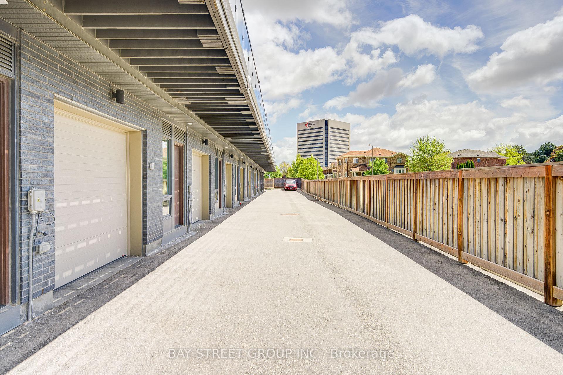 Photo 28 of 27 Sonic Way, Toronto, Flemingdon Park — HOMEH