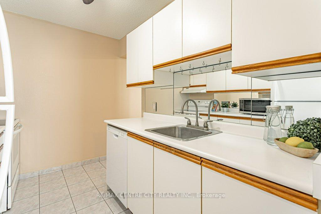 Photo 10 of Unit 110, 1103 Jalna Boulevard, London, South X — HOMEH
