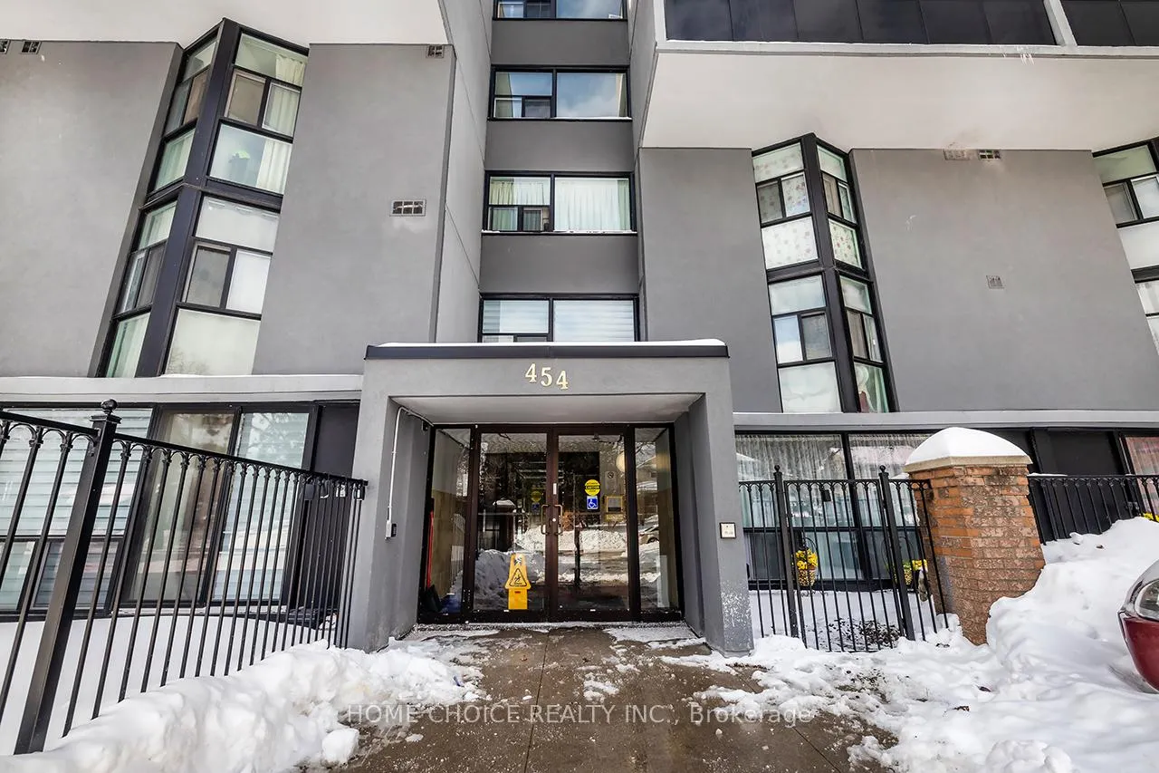 Front of Unit 412, 454 Centre Street