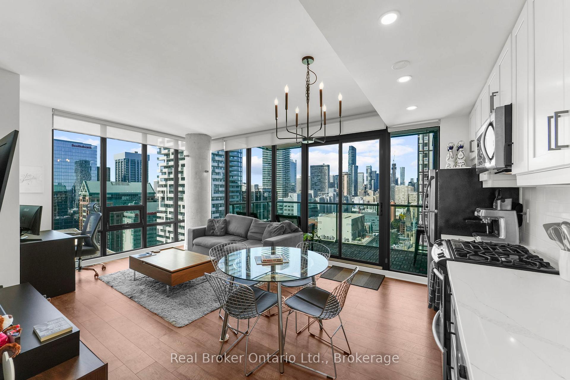 Front of Unit 2902, 33 Lombard Street