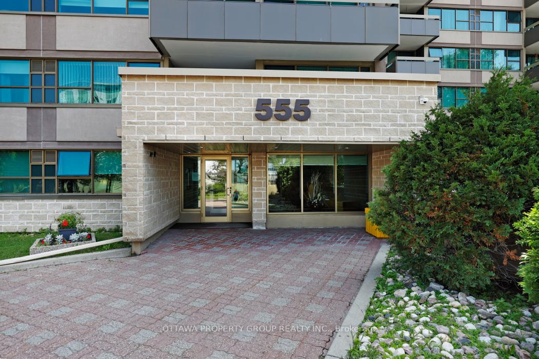 Photo 2 of Unit 913, 555 Brittany Drive, Ottawa, Viscount Alexander Park — HOMEH
