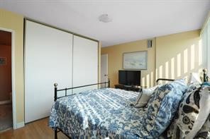 Photo 16 of Unit 913, 555 Brittany Drive, Ottawa, Viscount Alexander Park — HOMEH