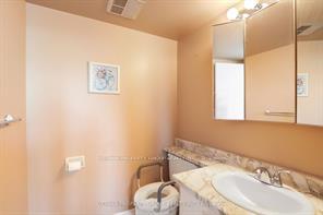 Photo 17 of Unit 913, 555 Brittany Drive, Ottawa, Viscount Alexander Park — HOMEH