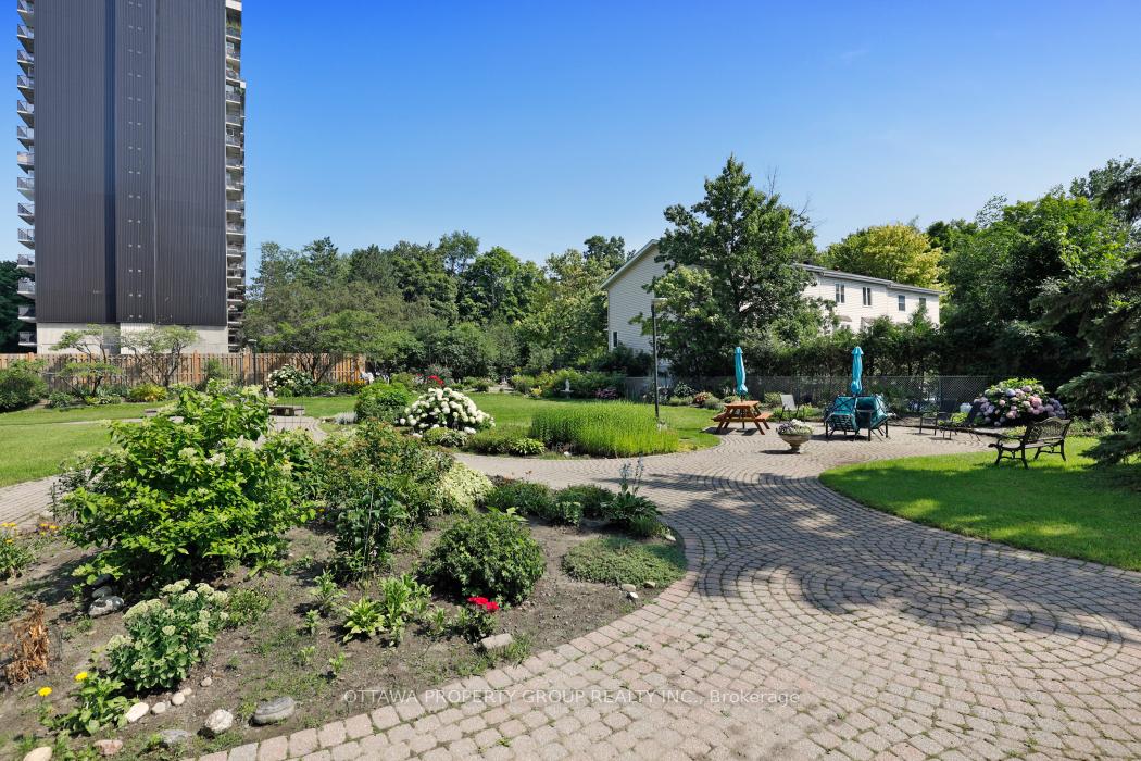 Photo 20 of Unit 913, 555 Brittany Drive, Ottawa, Viscount Alexander Park — HOMEH