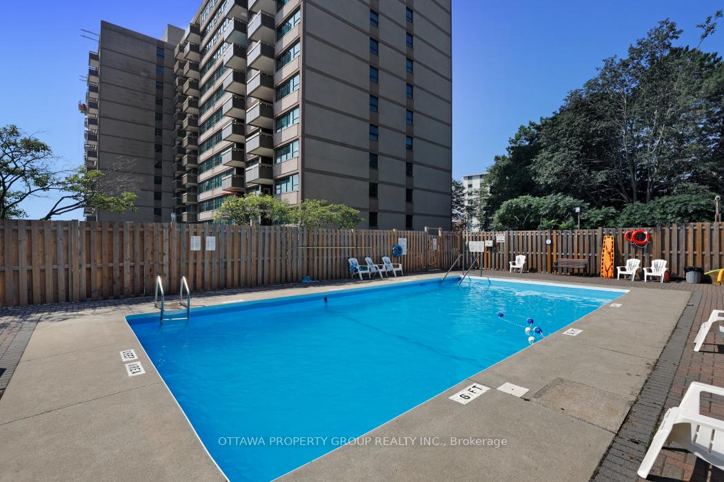 Photo 23 of Unit 913, 555 Brittany Drive, Ottawa, Viscount Alexander Park — HOMEH