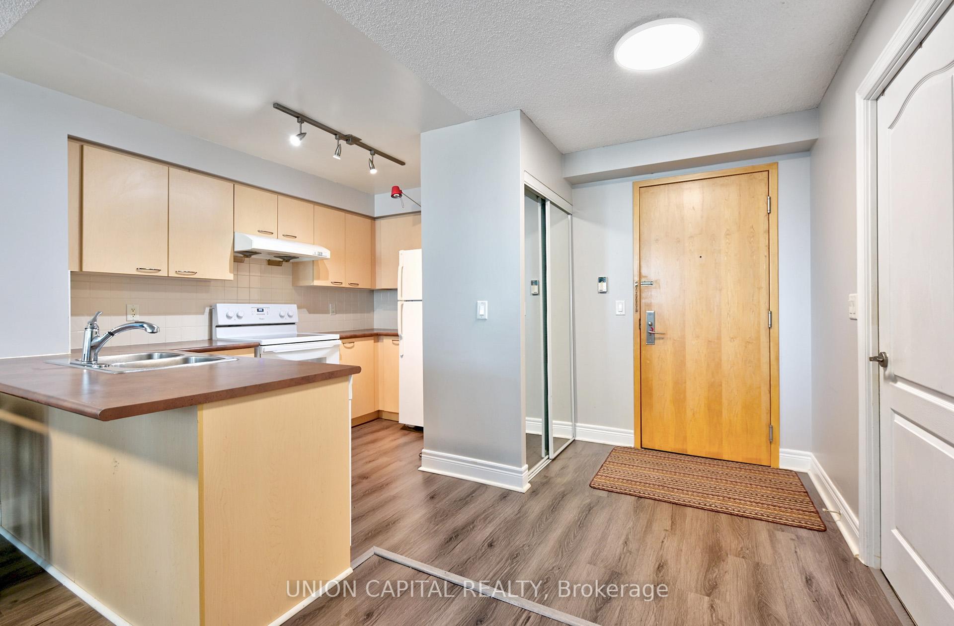 Photo 2 of Unit 717, 62 Suncrest Boulevard, Markham, Commerce Valley — HOMEH