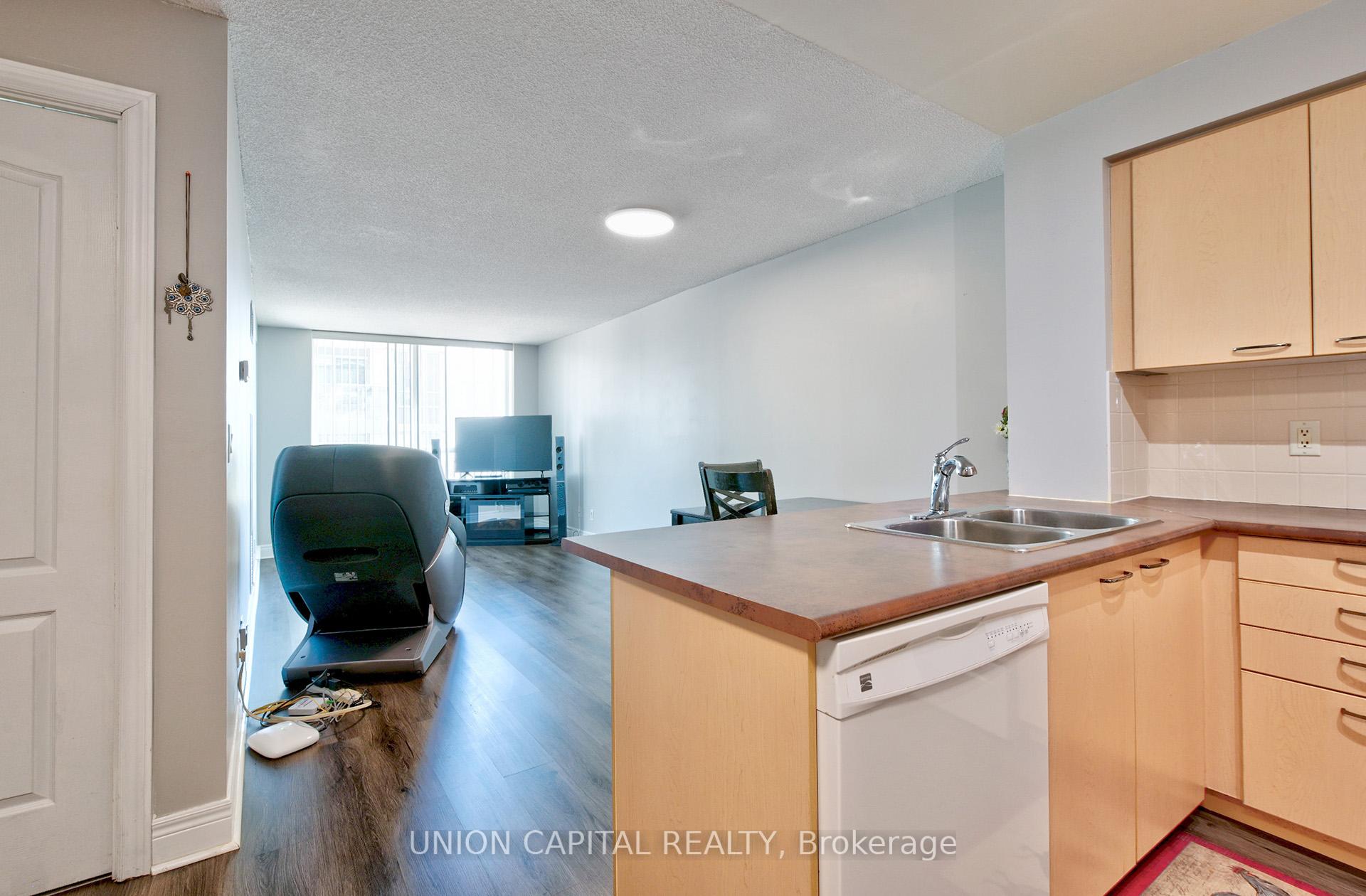 Photo 6 of Unit 717, 62 Suncrest Boulevard, Markham, Commerce Valley — HOMEH