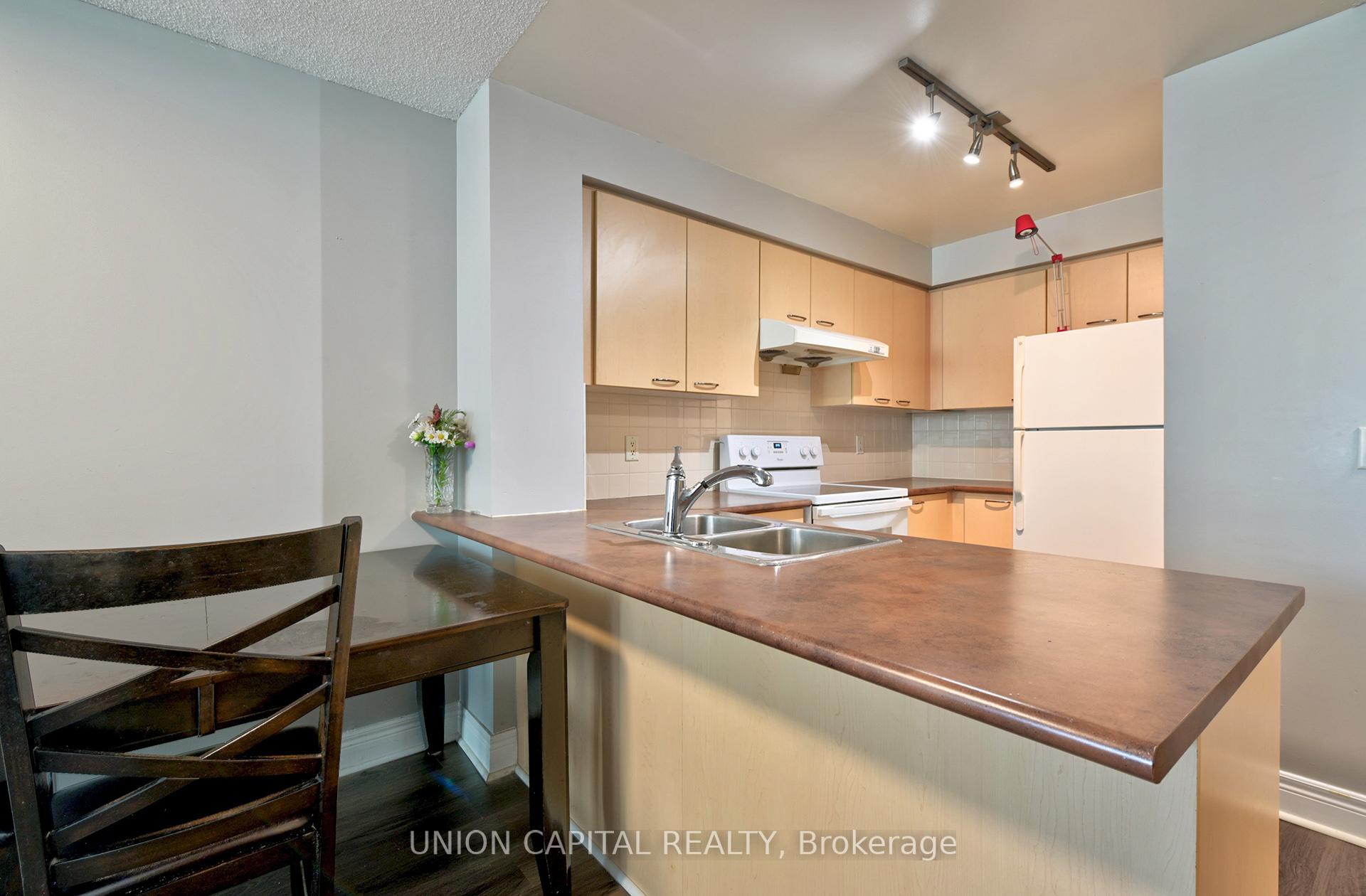 Photo 7 of Unit 717, 62 Suncrest Boulevard, Markham, Commerce Valley — HOMEH