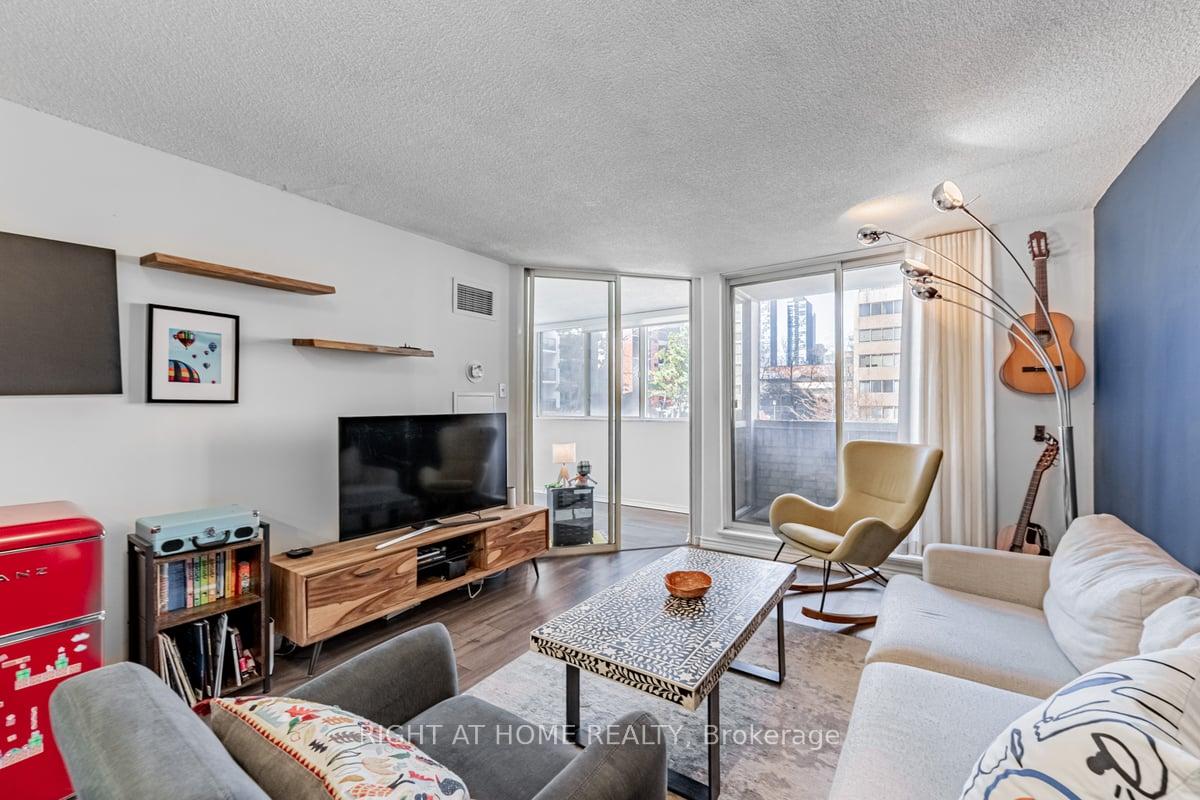 Front of Unit 201, 60 Homewood Avenue
