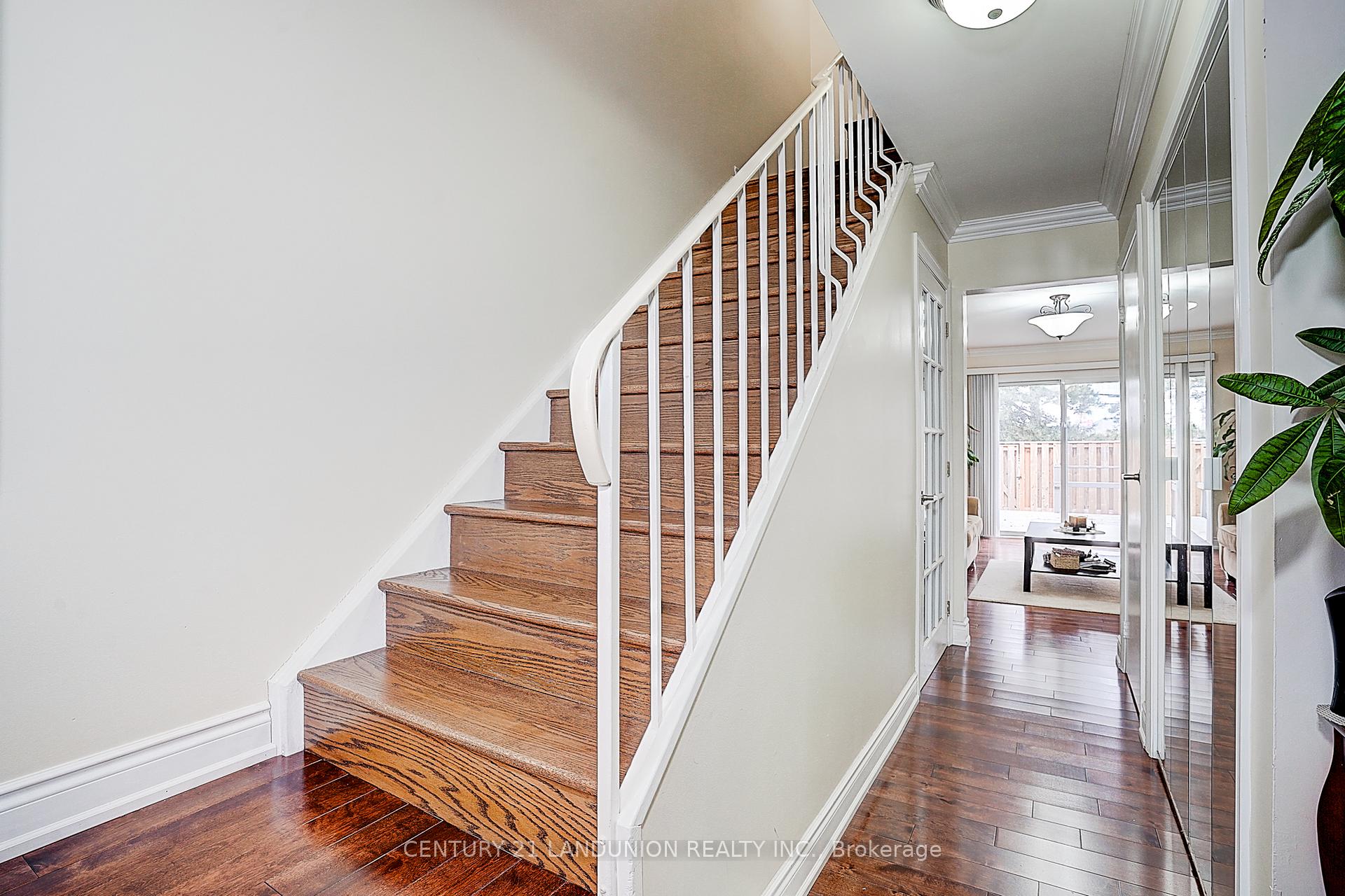 Photo 3 of 20 Niles Way S, Markham, Aileen-Willowbrook — HOMEH