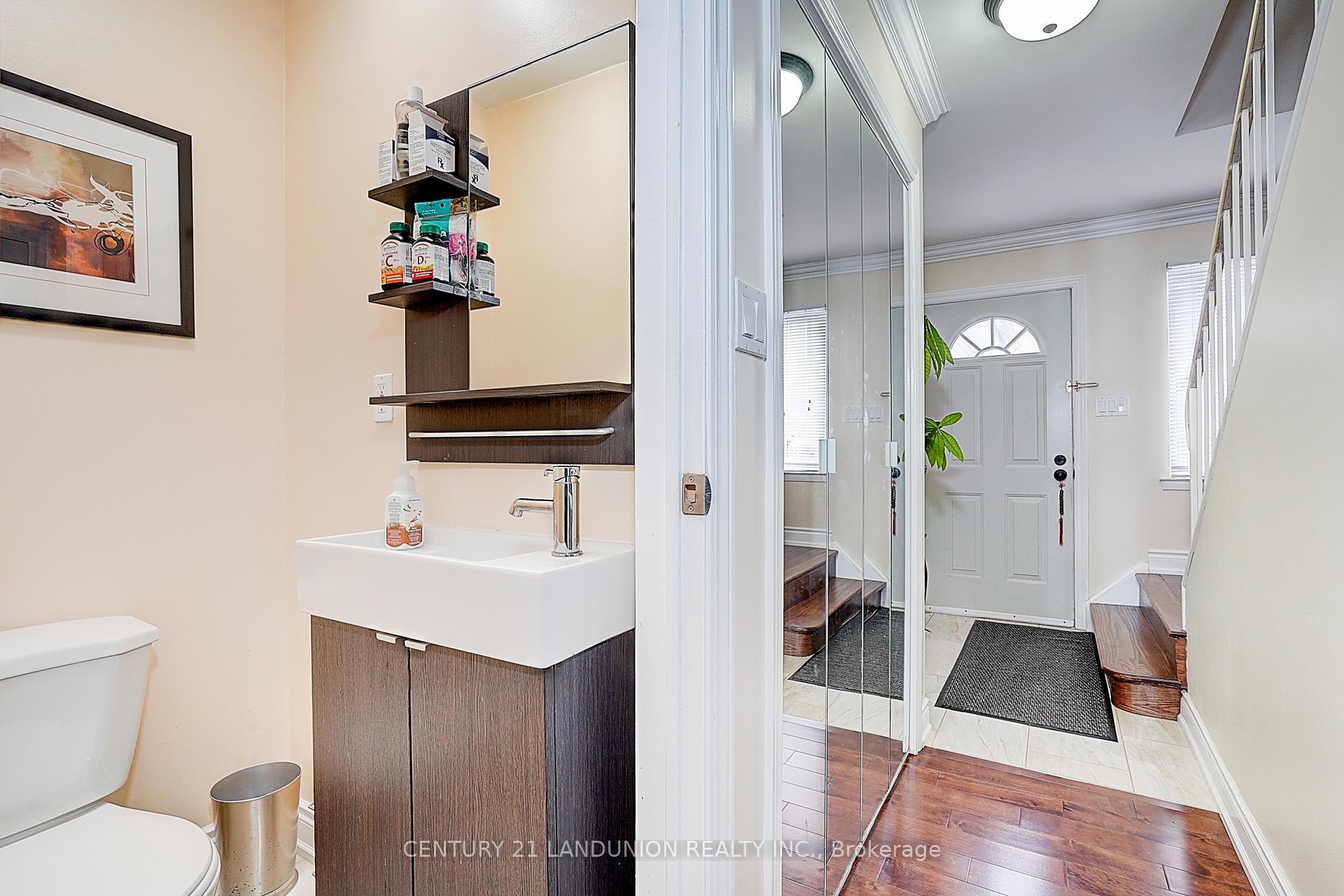 Photo 4 of 20 Niles Way S, Markham, Aileen-Willowbrook — HOMEH