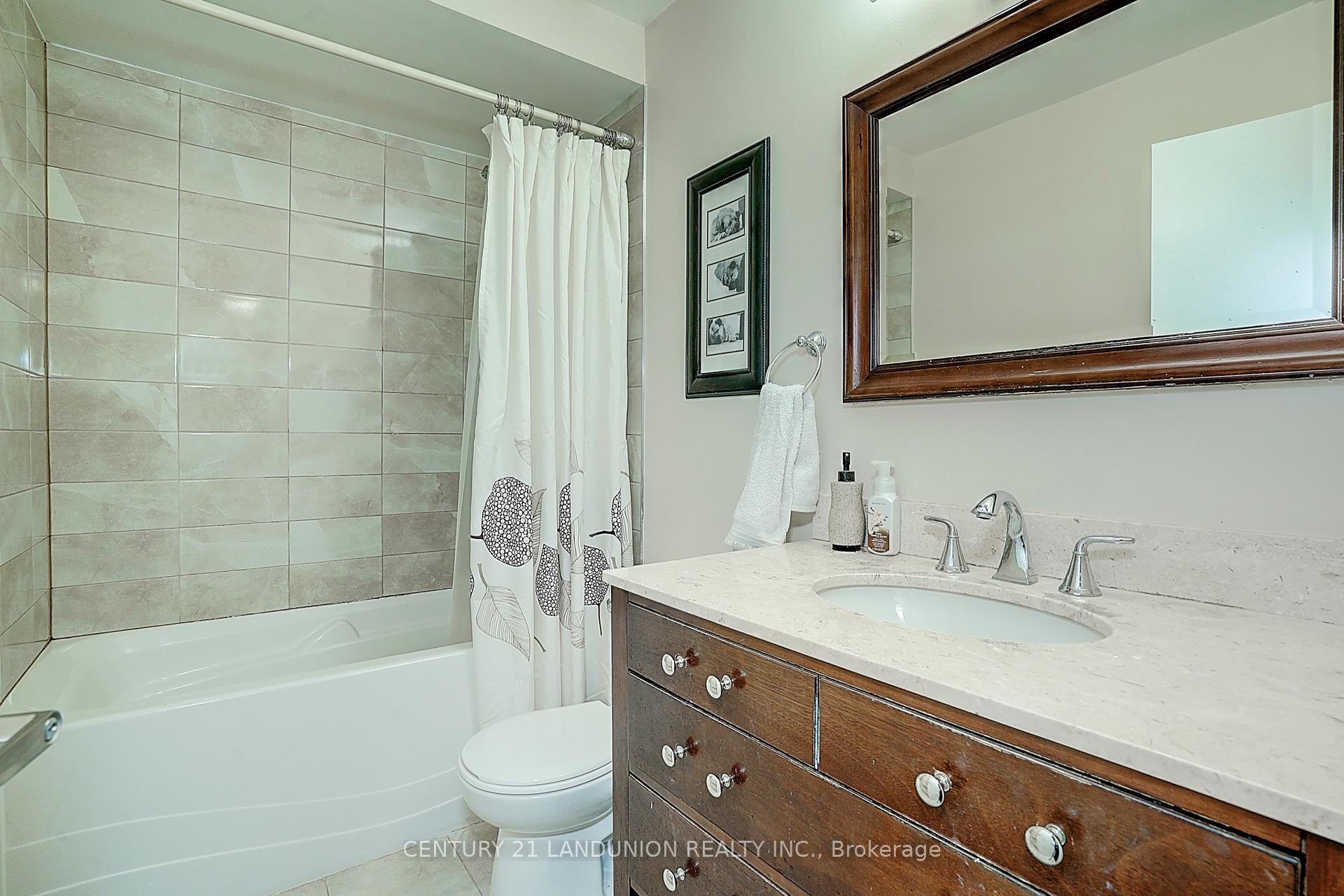 Photo 6 of 20 Niles Way S, Markham, Aileen-Willowbrook — HOMEH