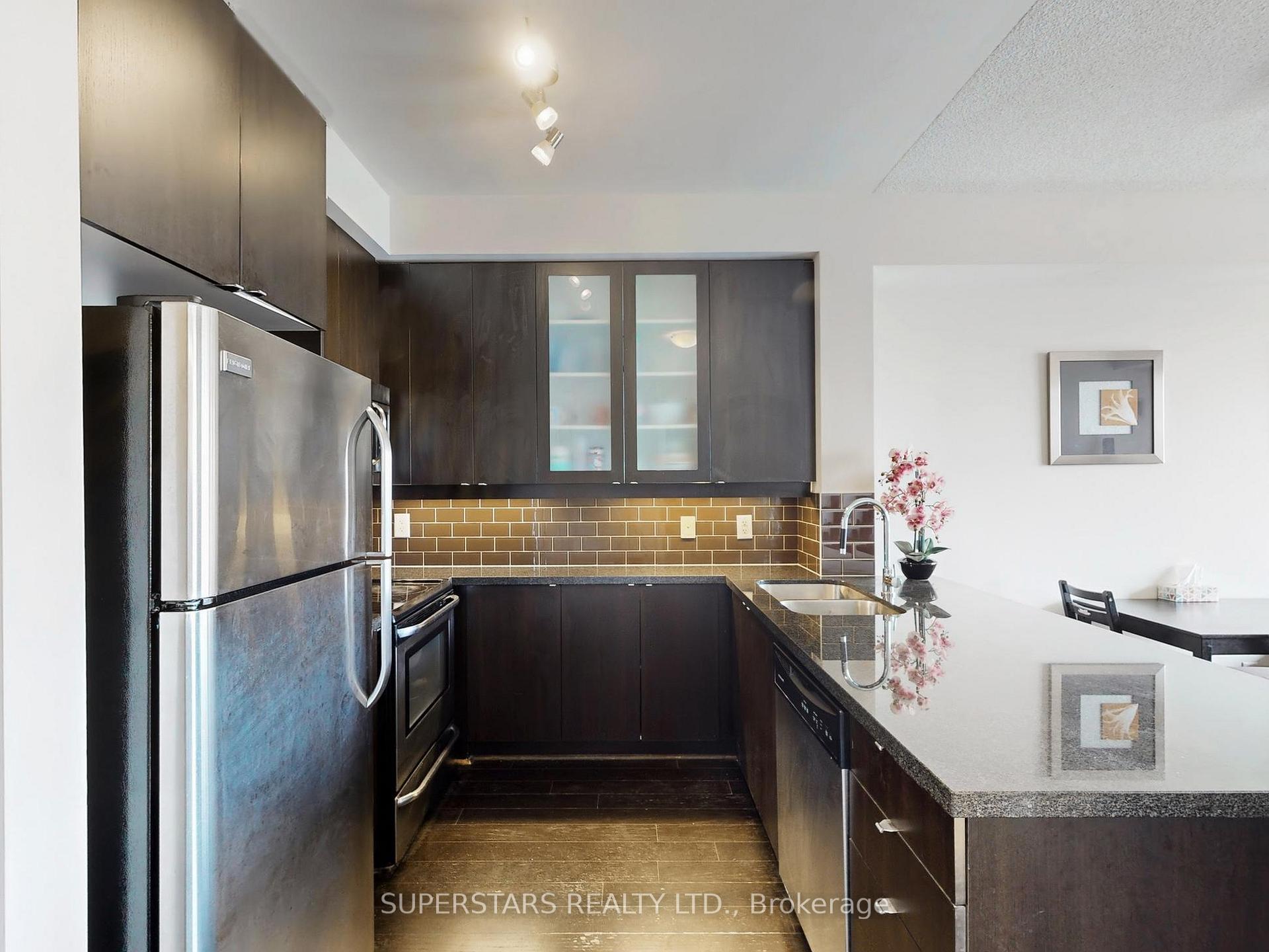 Photo 12 of Unit 703, 131 Upper Duke Crescent, Markham, Unionville — HOMEH