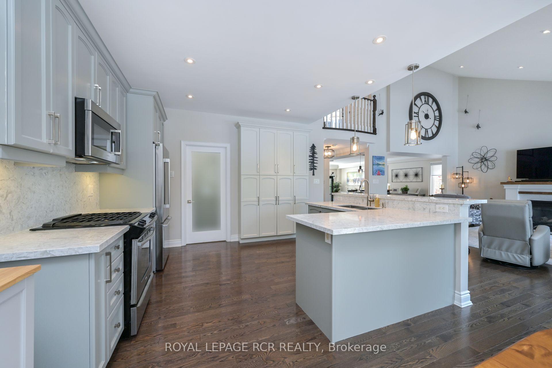 Photo 8 of 2 Tuscany Grande, New Tecumseth, Alliston — HOMEH