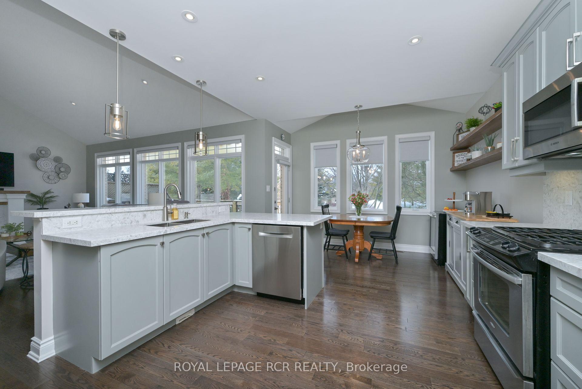 Photo 9 of 2 Tuscany Grande, New Tecumseth, Alliston — HOMEH
