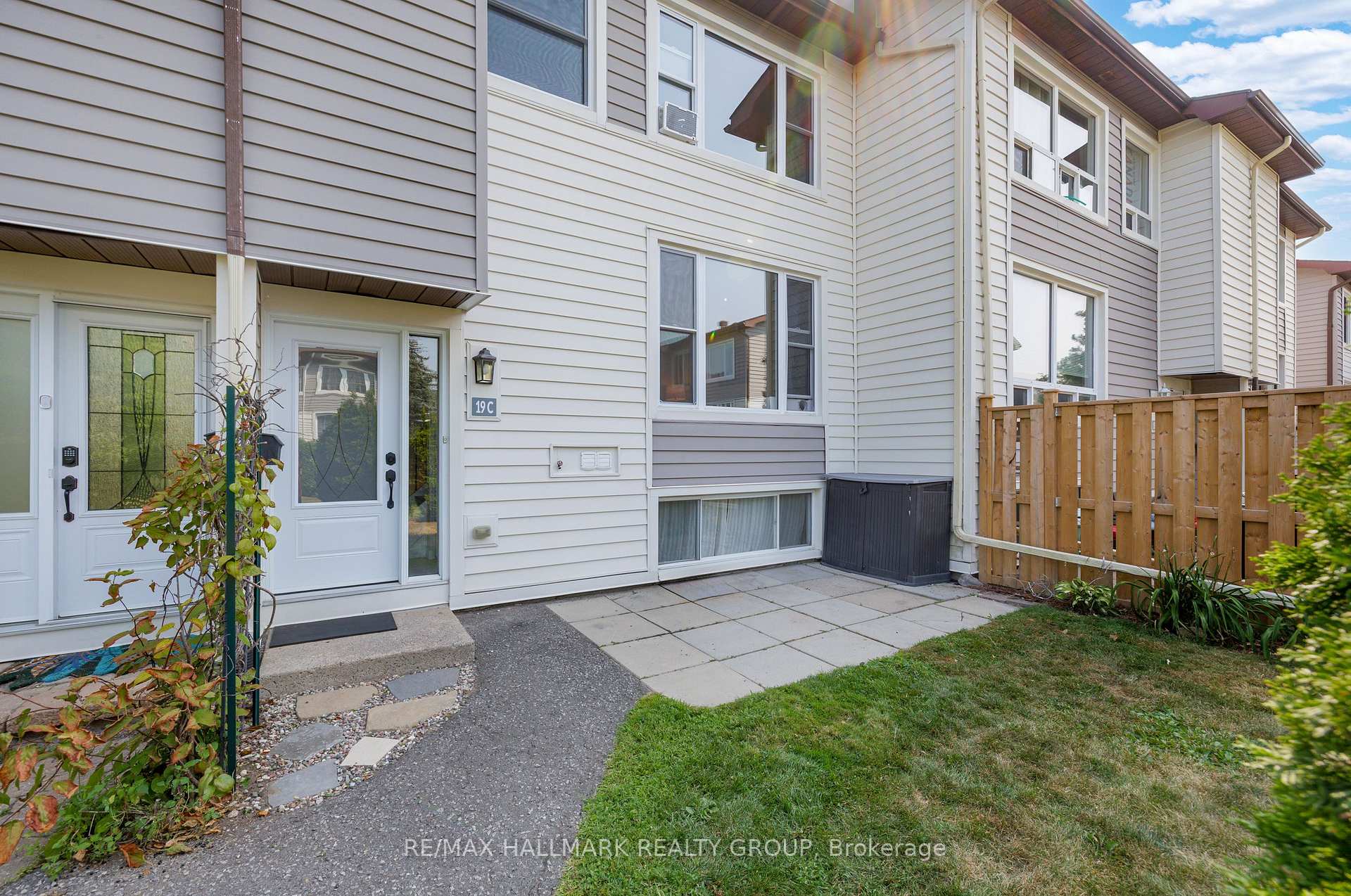 Photo 3 of Unit C, 19 Banner Road, Ottawa, Sheahan Estates/Trend Village — HOMEH