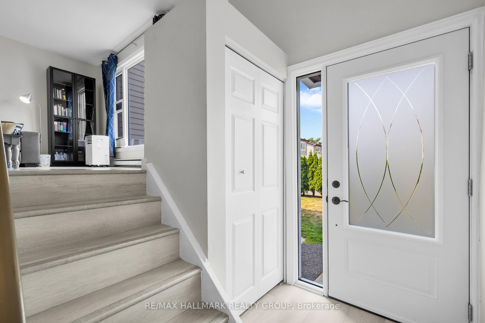 Photo 4 of Unit C, 19 Banner Road, Ottawa, Sheahan Estates/Trend Village — HOMEH
