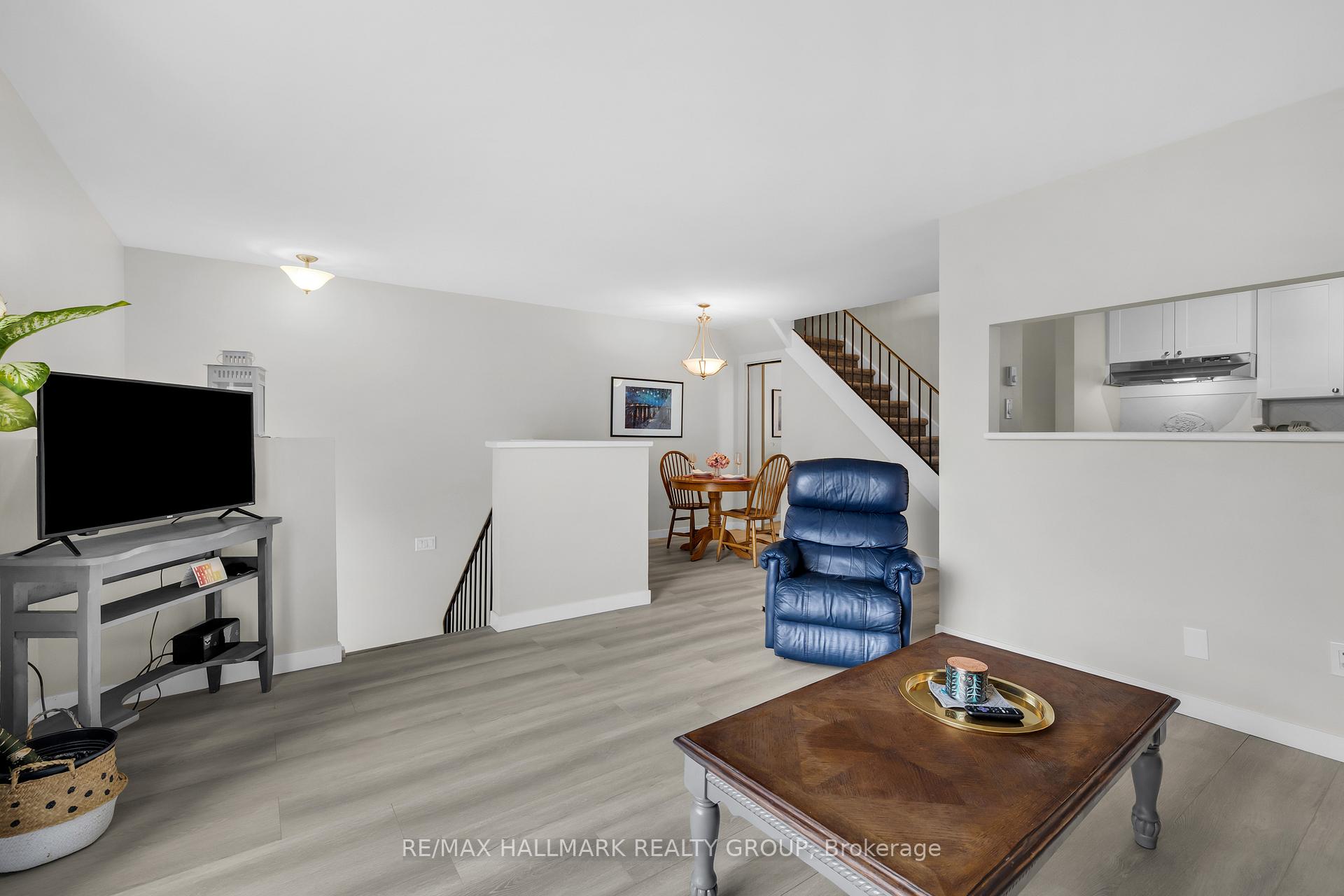 Photo 10 of Unit C, 19 Banner Road, Ottawa, Sheahan Estates/Trend Village — HOMEH