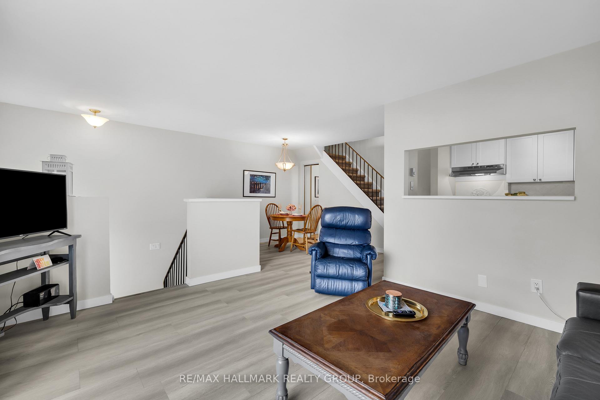 Photo 11 of Unit C, 19 Banner Road, Ottawa, Sheahan Estates/Trend Village — HOMEH