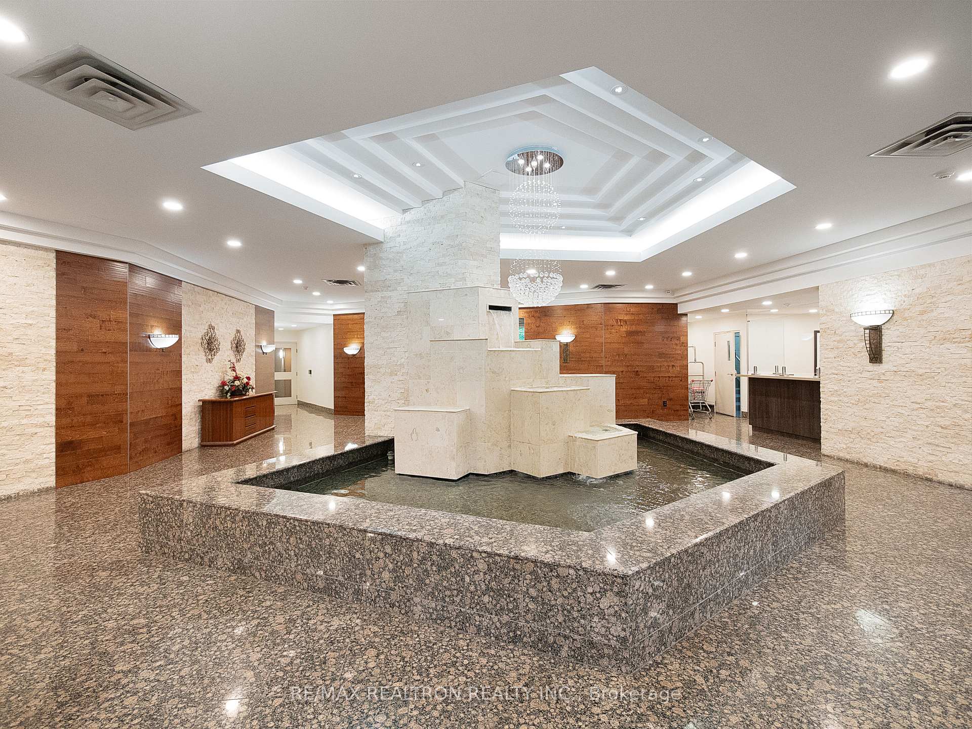 Photo 4 of Unit 204, 7805 Bayview Avenue, Markham, Aileen-Willowbrook — HOMEH