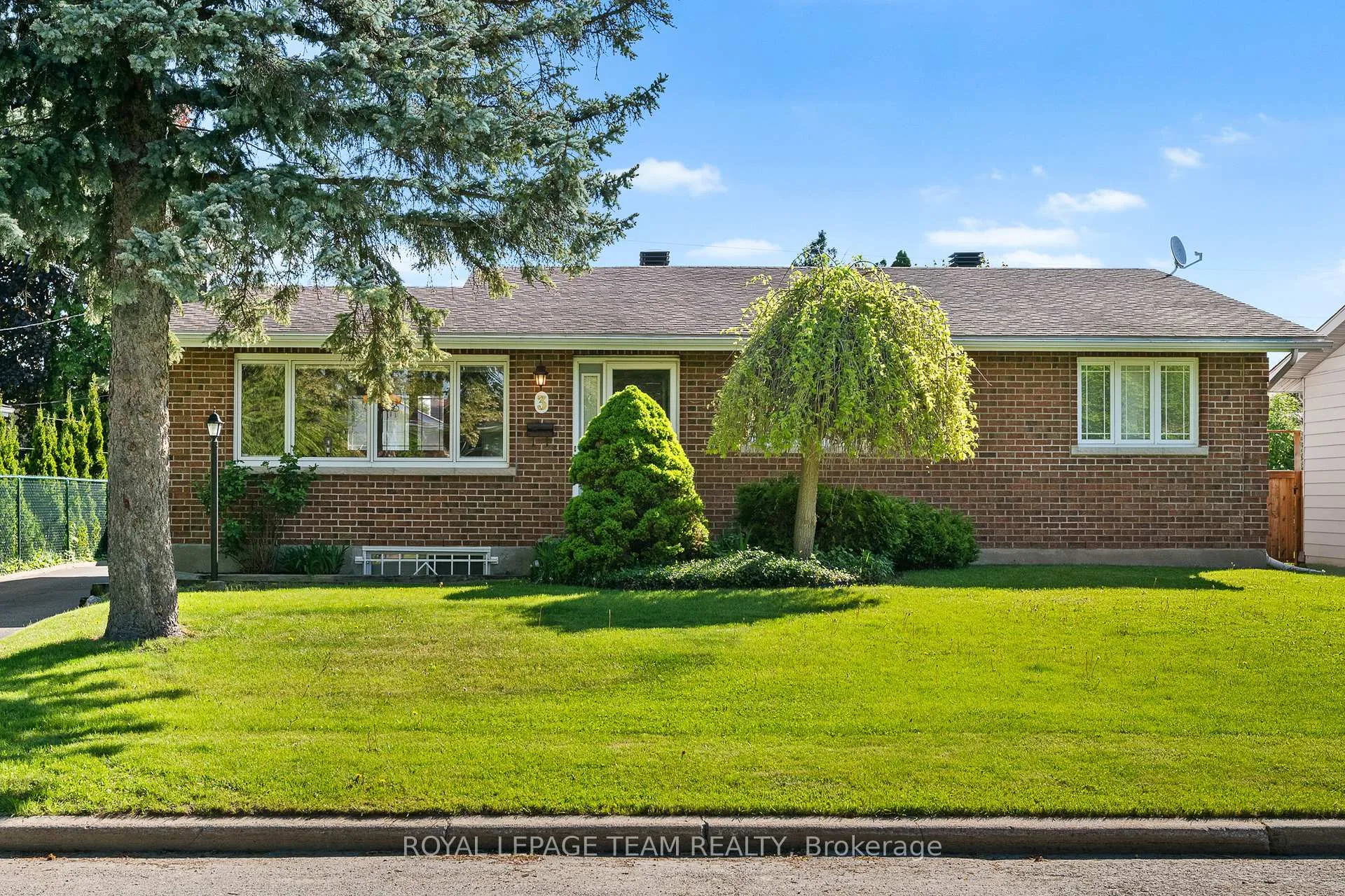 Photo 1 of 3 Millbrook Crescent, Ottawa, City View/Skyline/Fisher Heights/Parkwood Hills — HOMEH