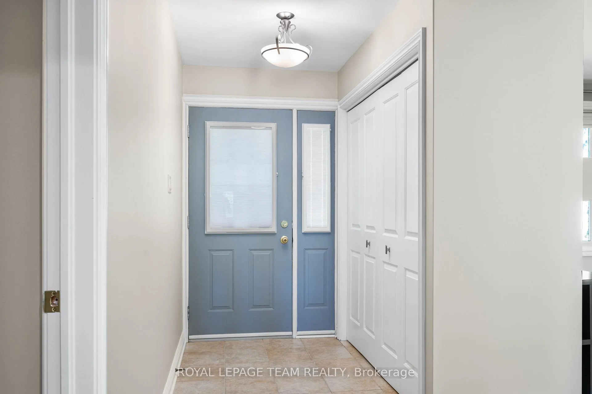 Photo 3 of 3 Millbrook Crescent, Ottawa, City View/Skyline/Fisher Heights/Parkwood Hills — HOMEH