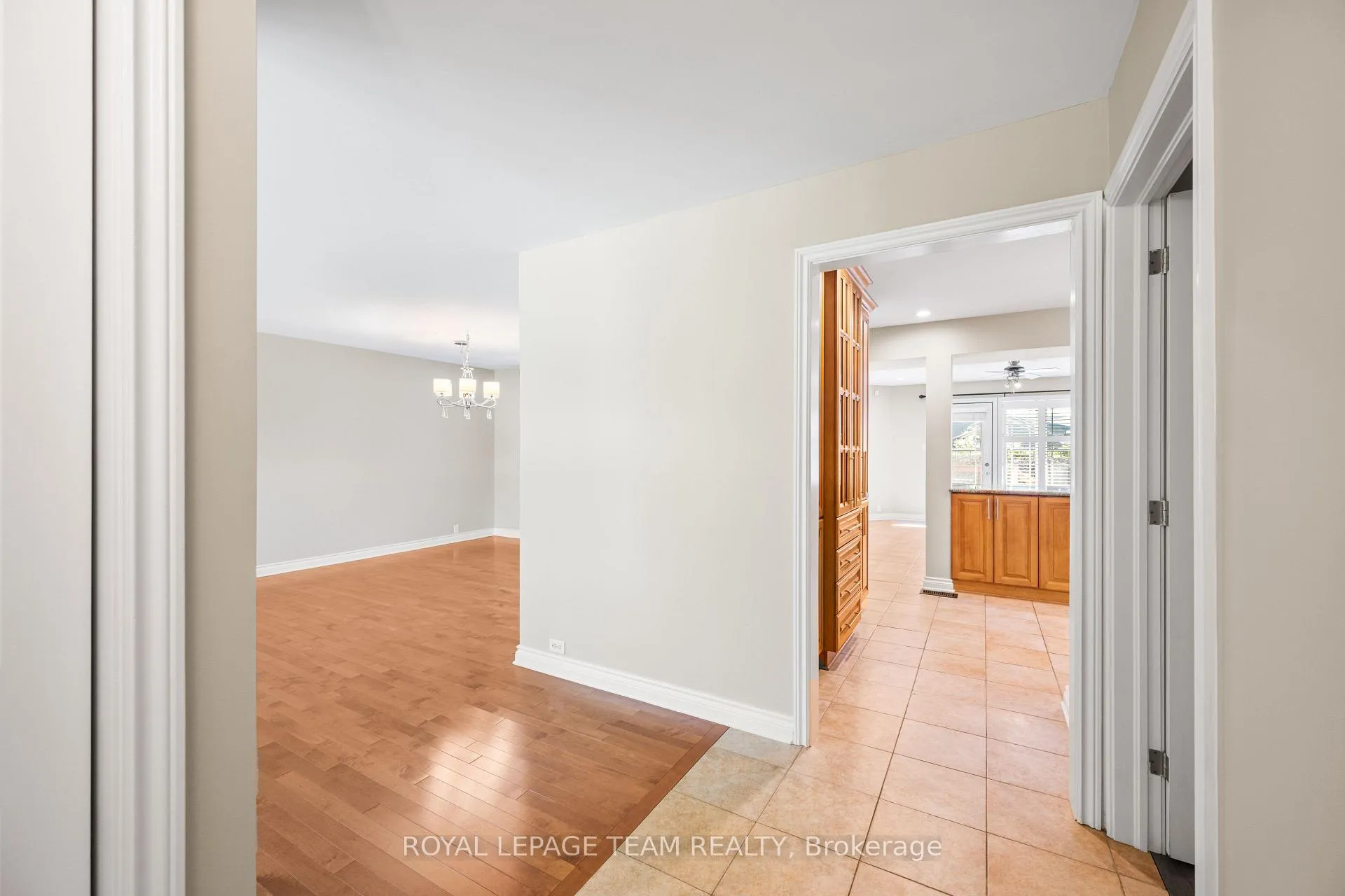 Photo 4 of 3 Millbrook Crescent, Ottawa, City View/Skyline/Fisher Heights/Parkwood Hills — HOMEH