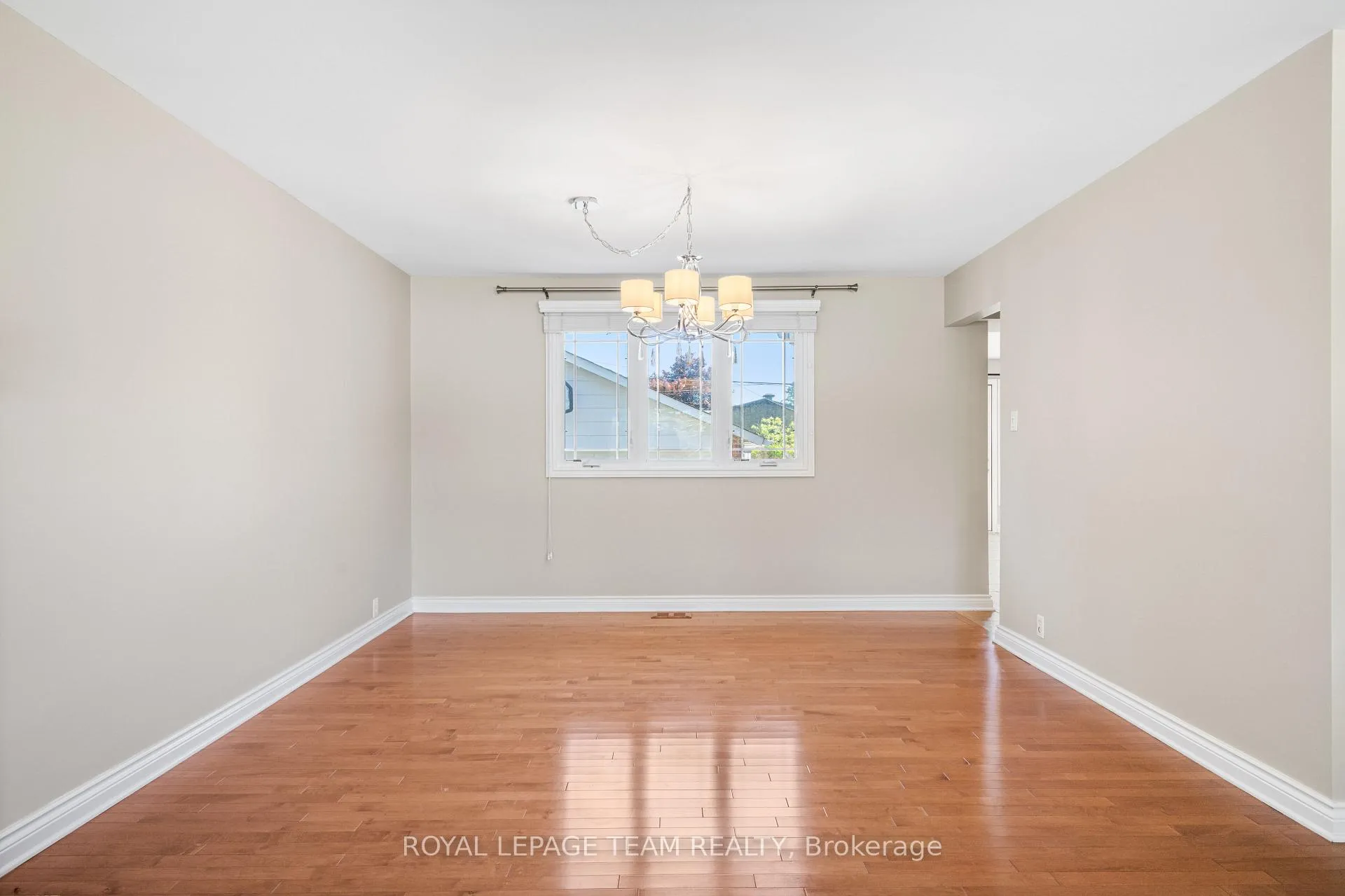 Photo 8 of 3 Millbrook Crescent, Ottawa, City View/Skyline/Fisher Heights/Parkwood Hills — HOMEH