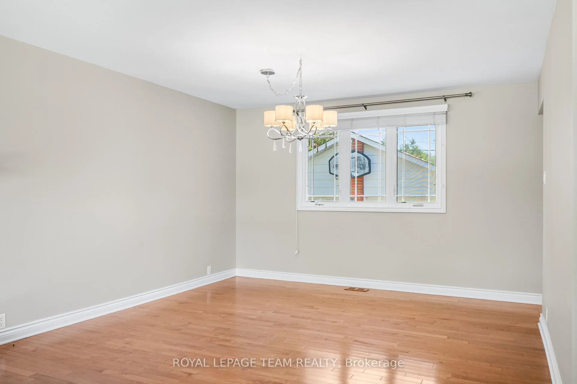Photo 9 of 3 Millbrook Crescent, Ottawa, City View/Skyline/Fisher Heights/Parkwood Hills — HOMEH