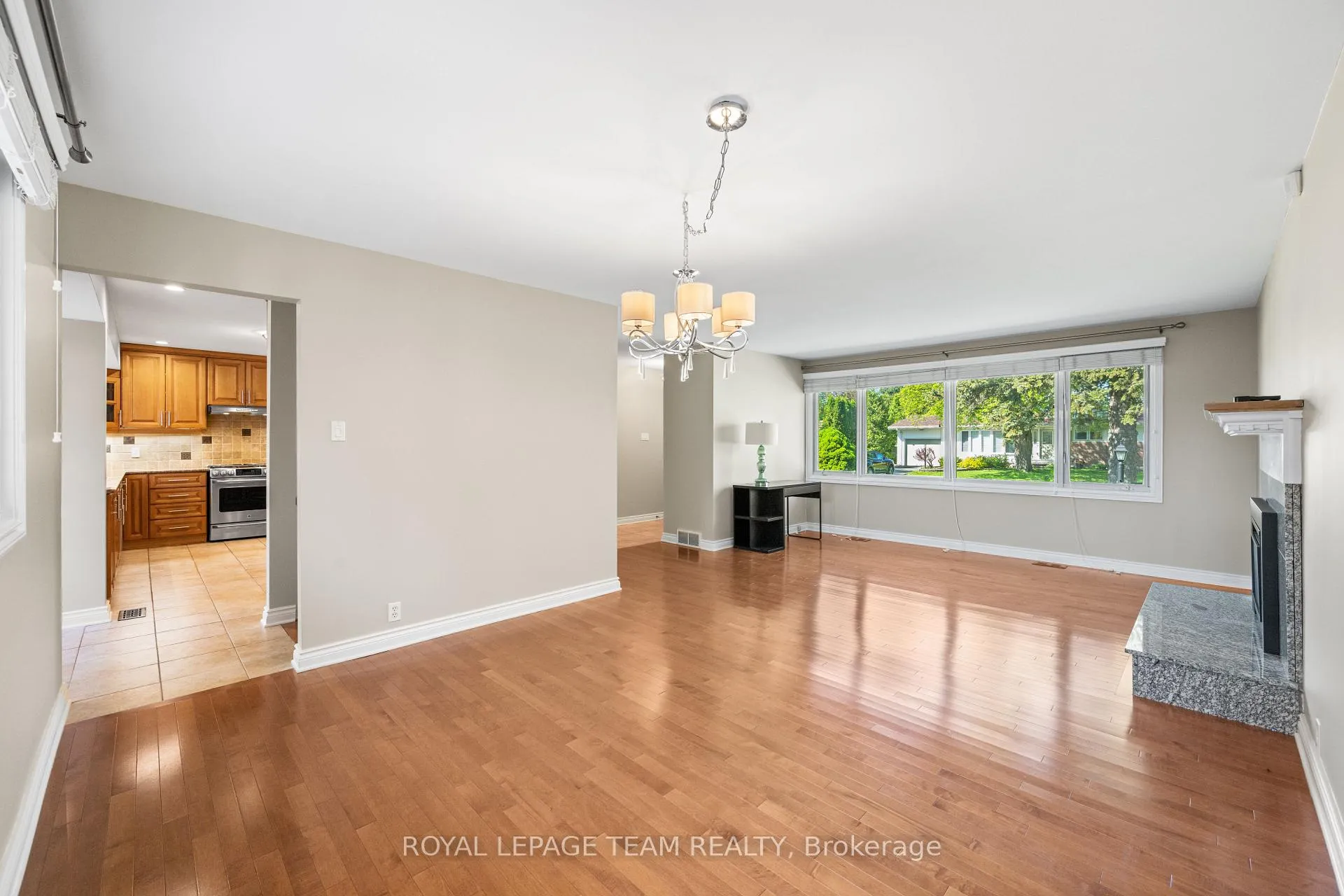 Photo 10 of 3 Millbrook Crescent, Ottawa, City View/Skyline/Fisher Heights/Parkwood Hills — HOMEH