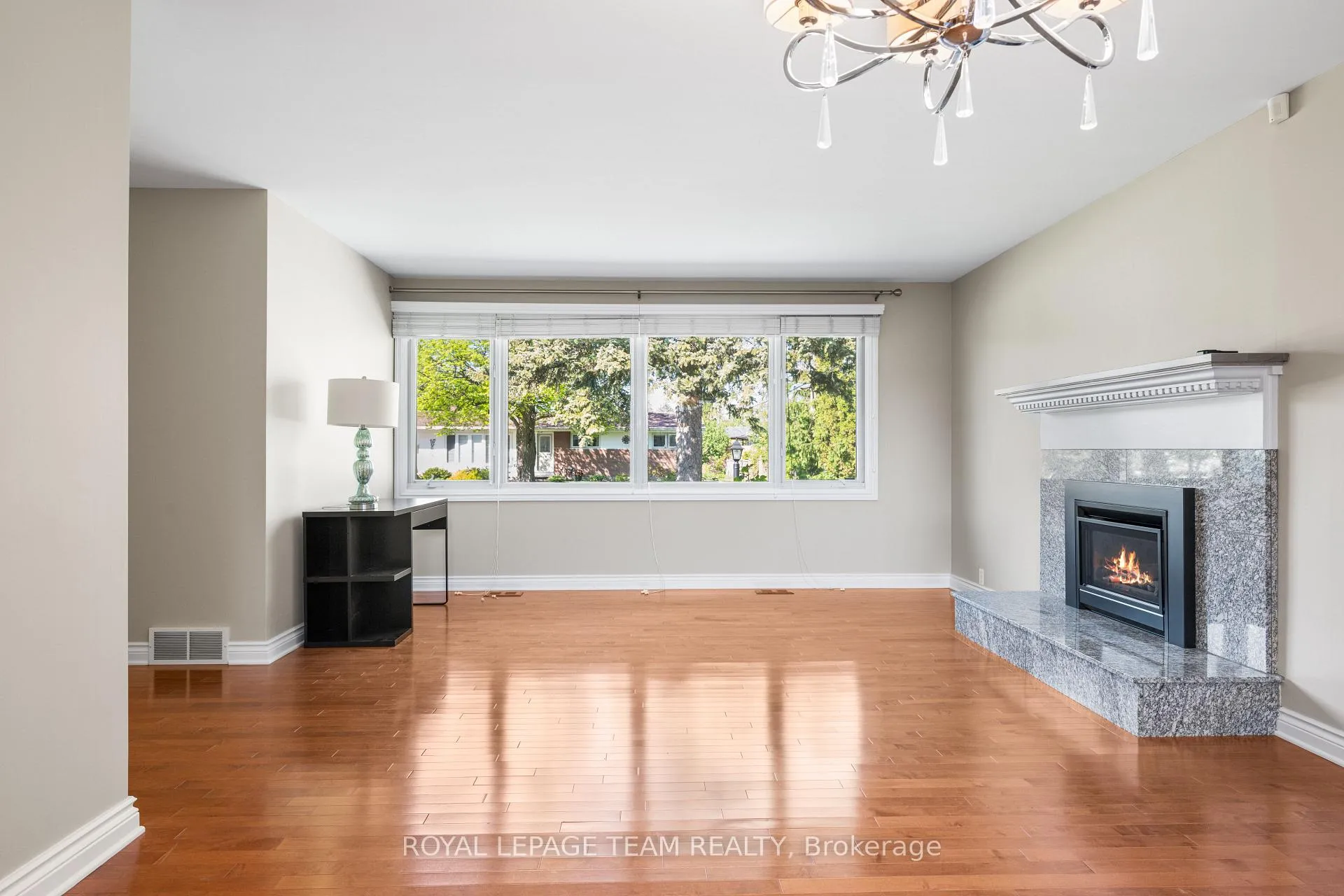 Photo 11 of 3 Millbrook Crescent, Ottawa, City View/Skyline/Fisher Heights/Parkwood Hills — HOMEH