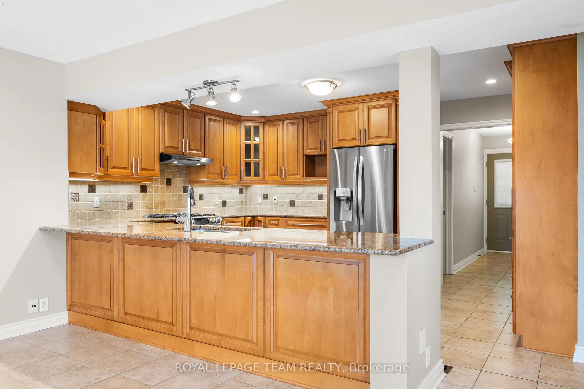 Photo 18 of 3 Millbrook Crescent, Ottawa, City View/Skyline/Fisher Heights/Parkwood Hills — HOMEH