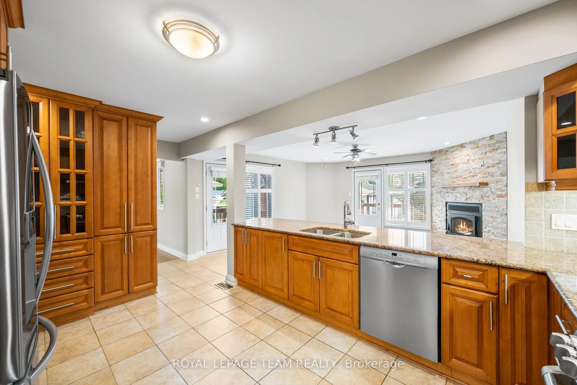 Photo 20 of 3 Millbrook Crescent, Ottawa, City View/Skyline/Fisher Heights/Parkwood Hills — HOMEH