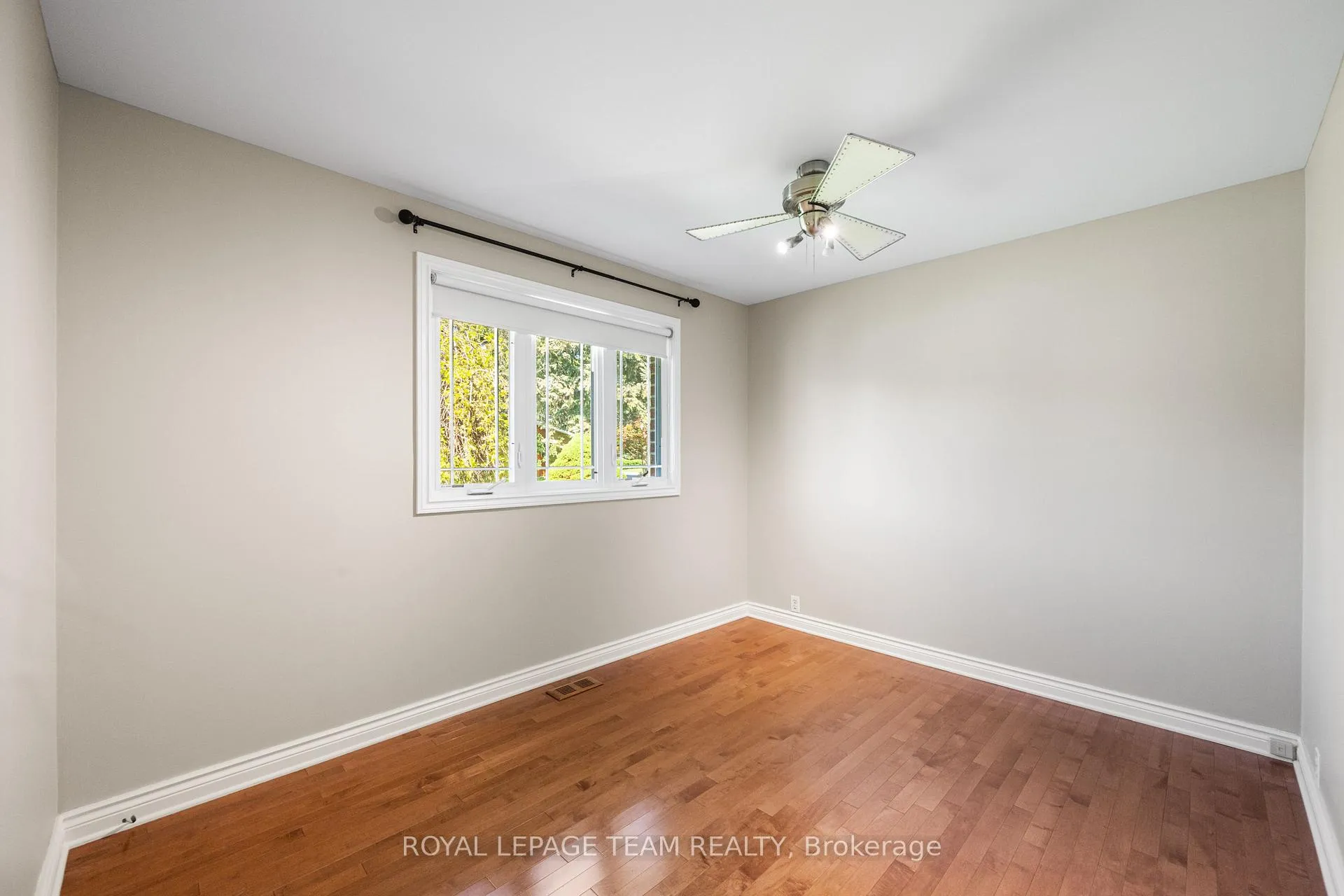 Photo 24 of 3 Millbrook Crescent, Ottawa, City View/Skyline/Fisher Heights/Parkwood Hills — HOMEH