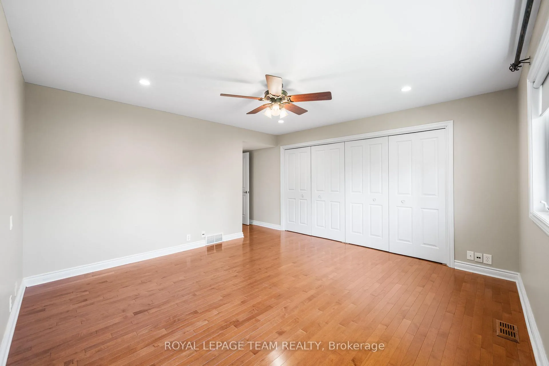 Photo 28 of 3 Millbrook Crescent, Ottawa, City View/Skyline/Fisher Heights/Parkwood Hills — HOMEH