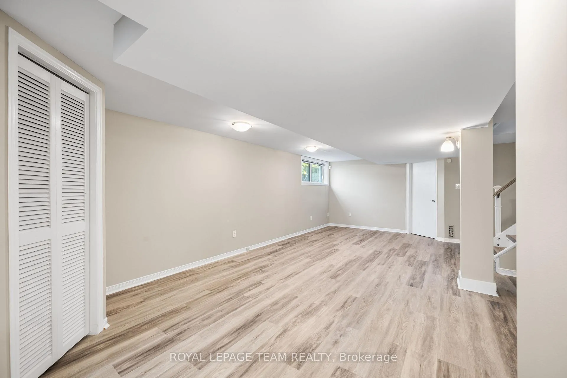 Photo 33 of 3 Millbrook Crescent, Ottawa, City View/Skyline/Fisher Heights/Parkwood Hills — HOMEH