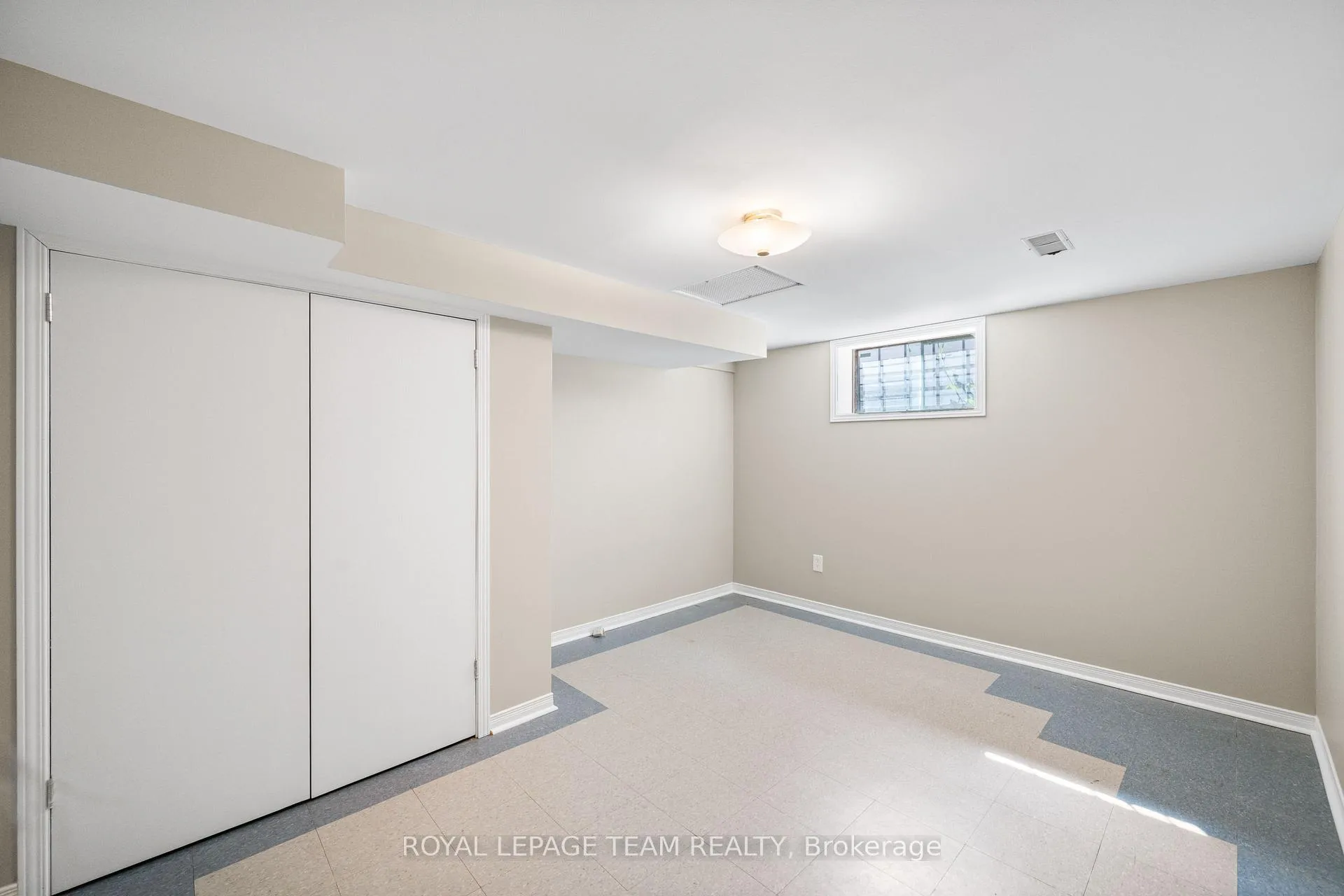 Photo 35 of 3 Millbrook Crescent, Ottawa, City View/Skyline/Fisher Heights/Parkwood Hills — HOMEH