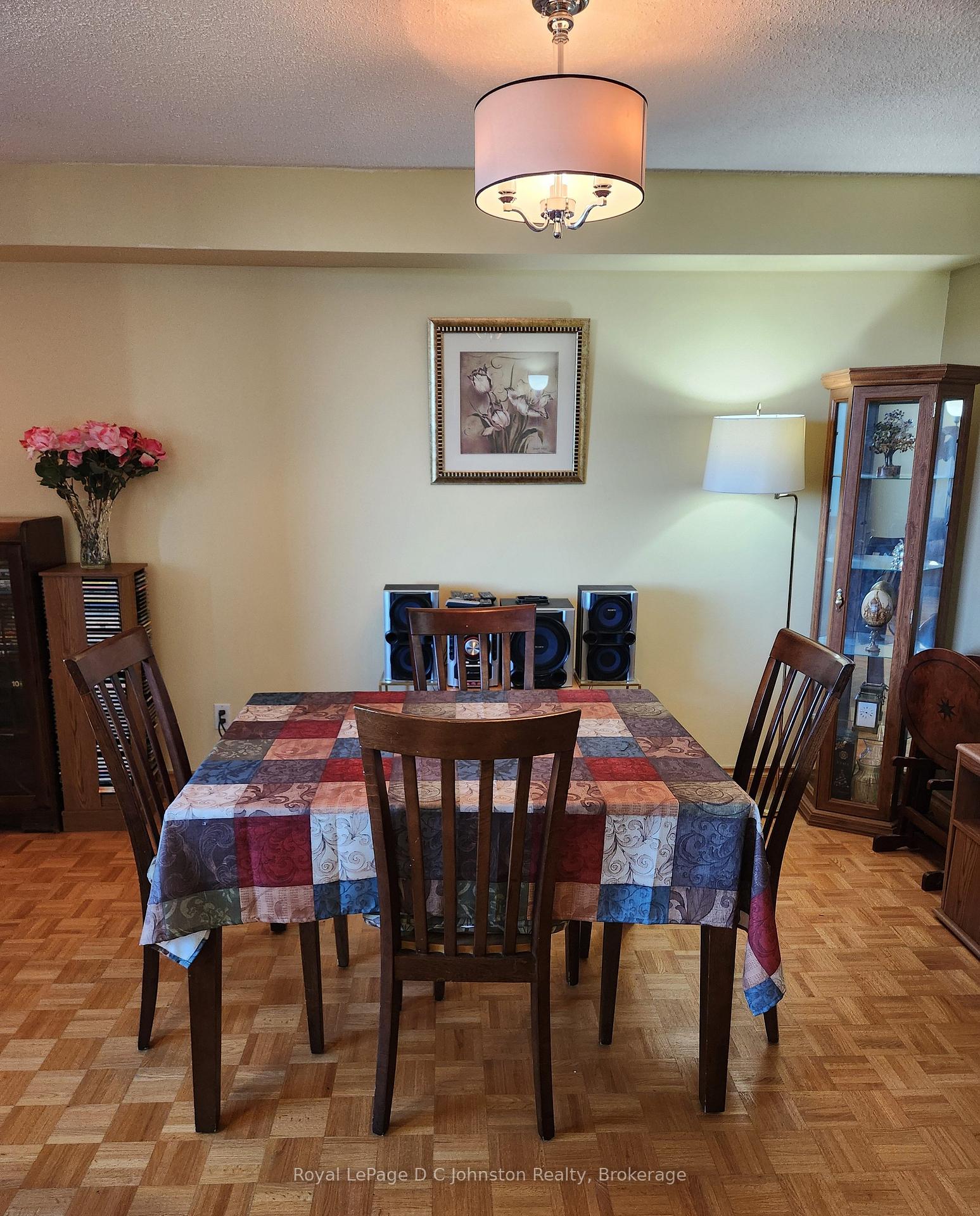 Photo 4 of Unit 806, 225 Harvard Place, Waterloo — HOMEH