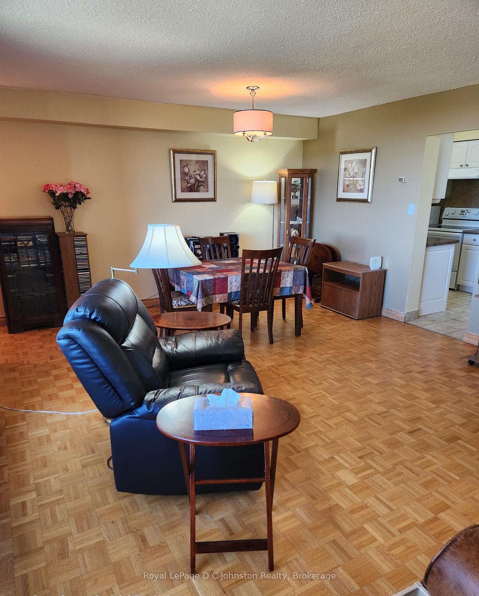 Photo 8 of Unit 806, 225 Harvard Place, Waterloo — HOMEH