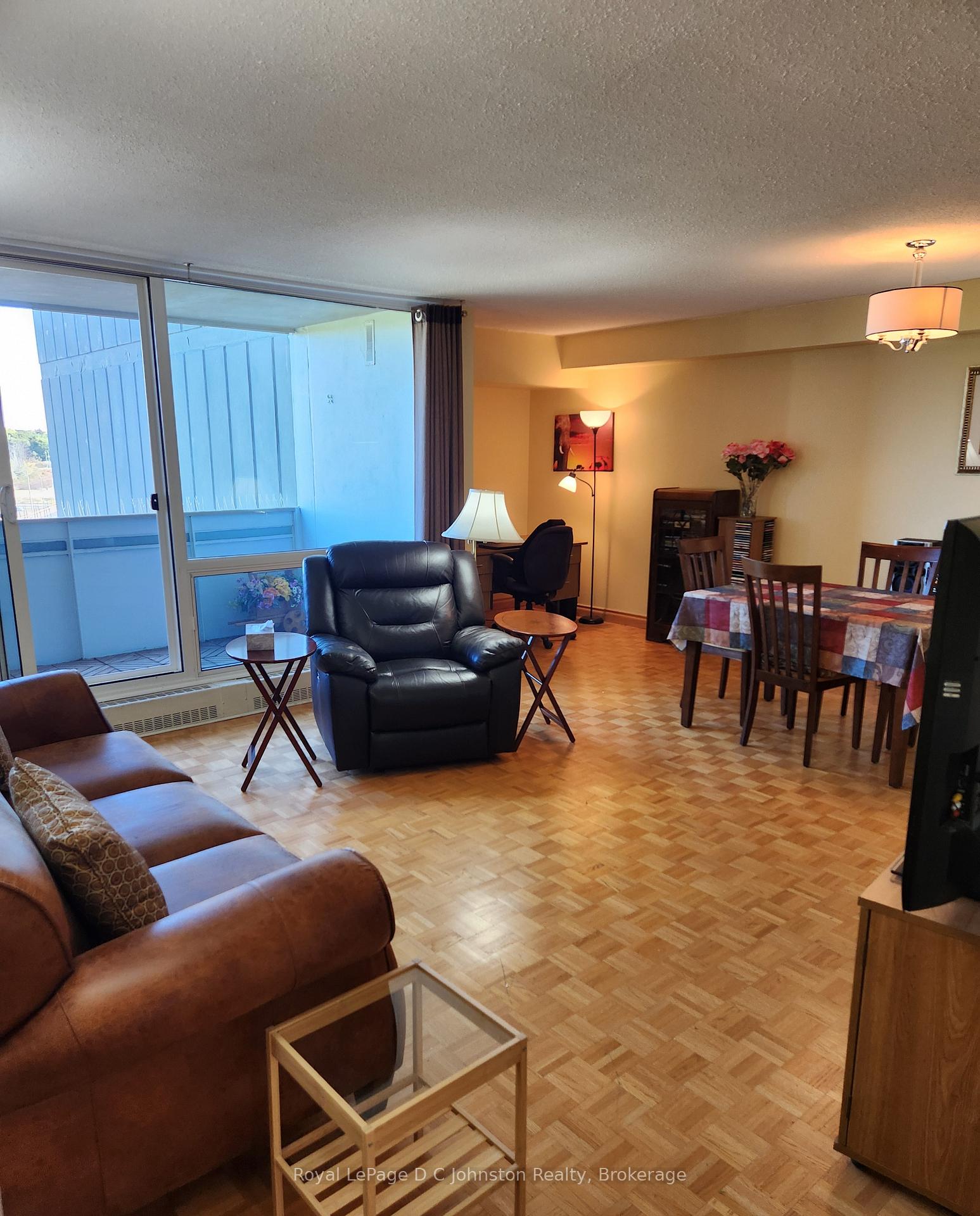 Photo 10 of Unit 806, 225 Harvard Place, Waterloo — HOMEH