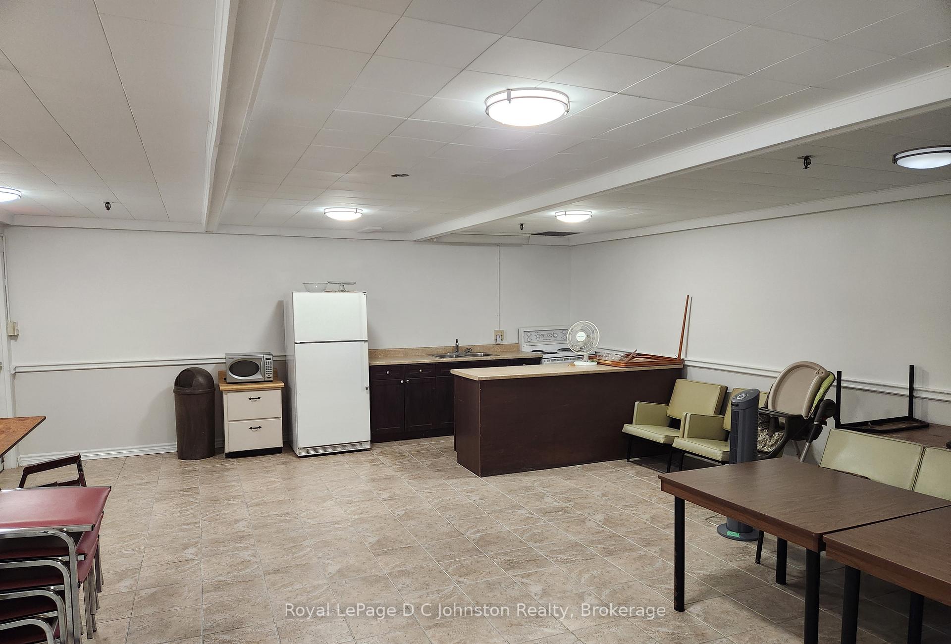 Photo 28 of Unit 806, 225 Harvard Place, Waterloo — HOMEH