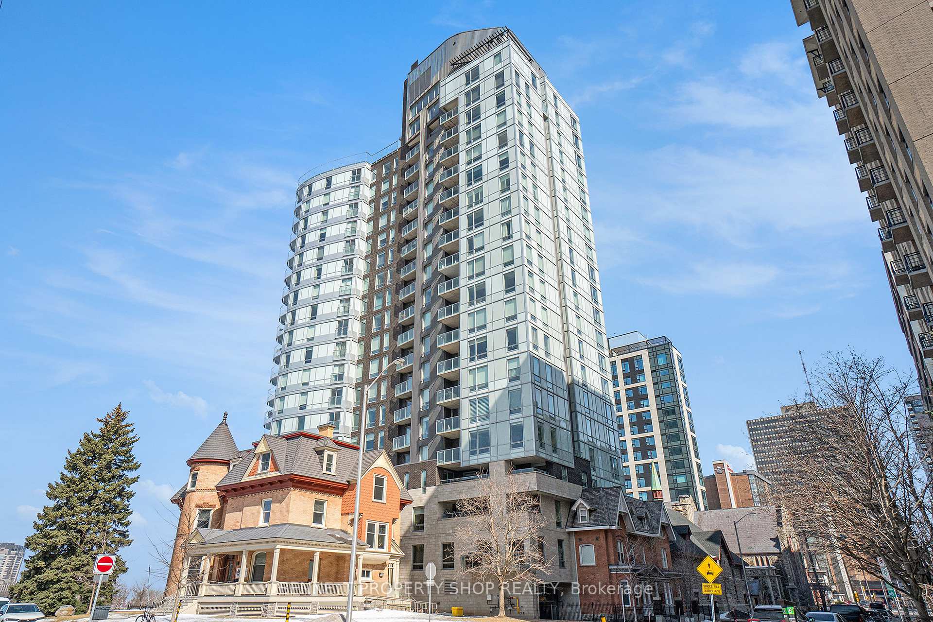 Front of Unit 1402, 428 Sparks Street