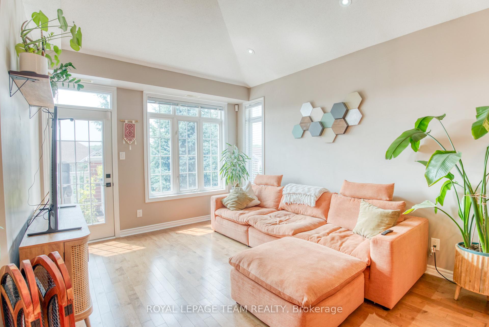 Photo 12 of 159 Eye Bright Crescent, Ottawa, Riverside South/Gloucester Glen — HOMEH