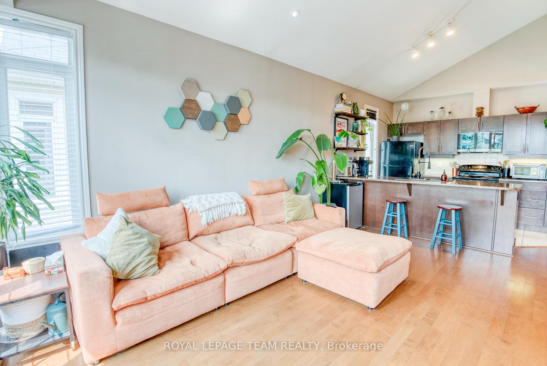 Photo 13 of 159 Eye Bright Crescent, Ottawa, Riverside South/Gloucester Glen — HOMEH